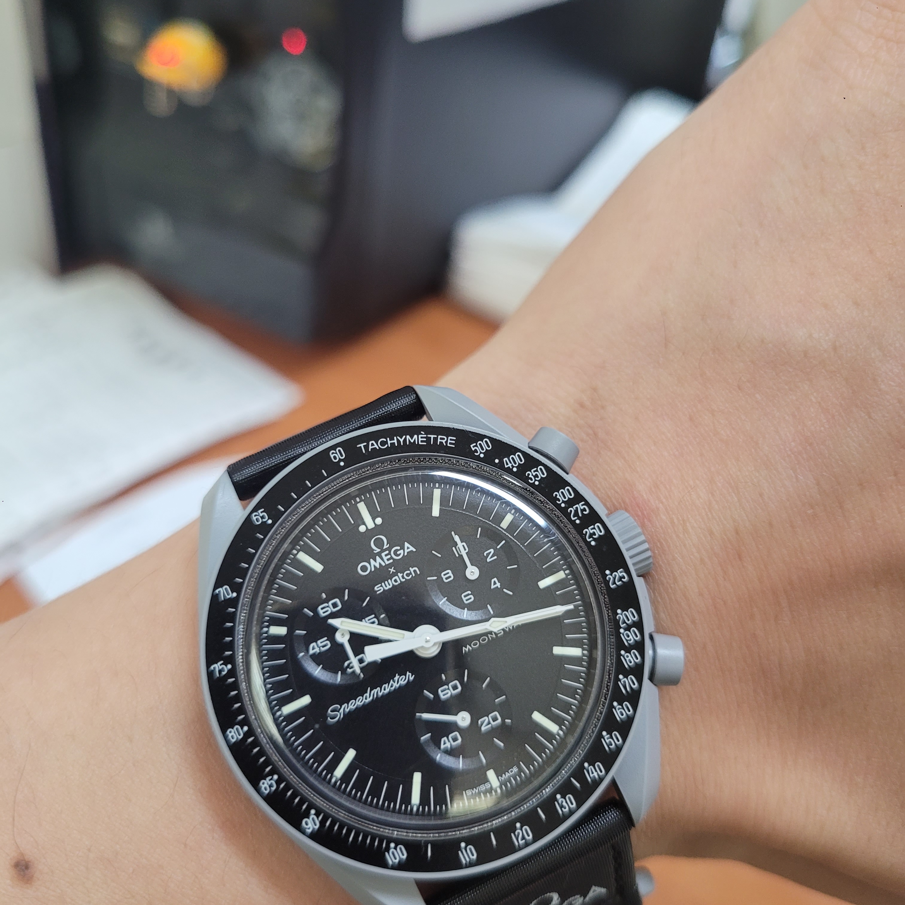 Swatch x Omega Bioceramic MoonSwatch Mission To The Moon 착용 스타일