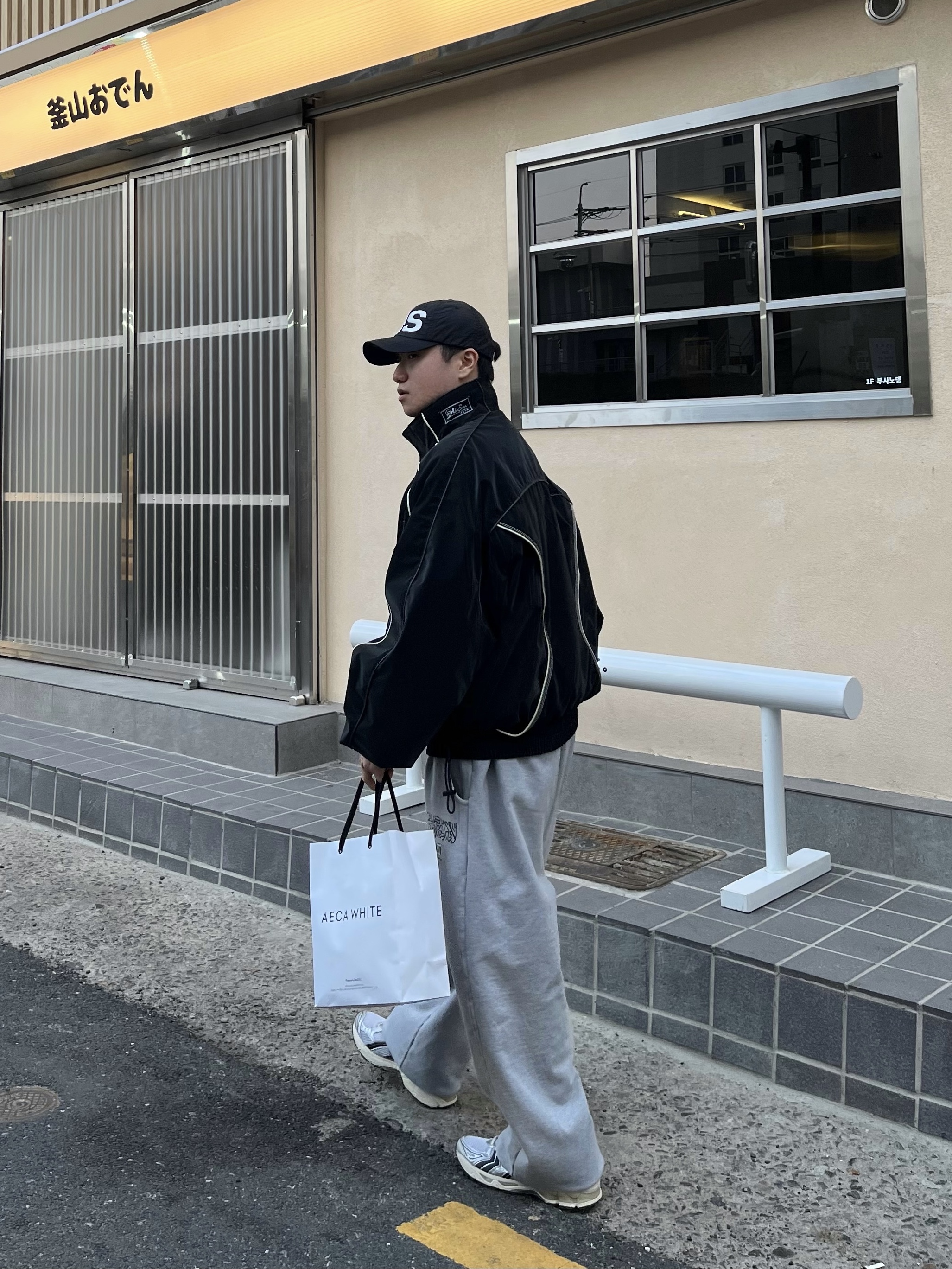 Ader Error Bant Jumper Noir, Asics x JJJJound Gel-Kayano 14 Silver Black 착용 스타일
