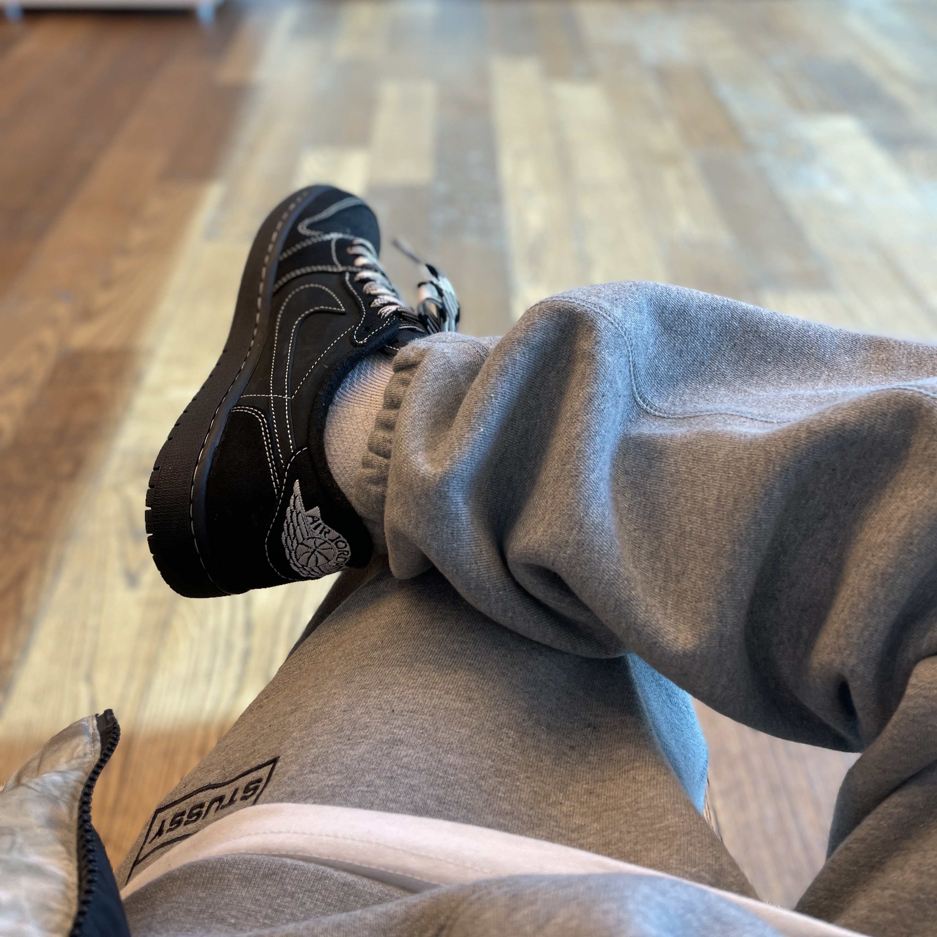 Jordan 1 x Travis Scott Retro Low OG SP Black Phantom 착용 스타일