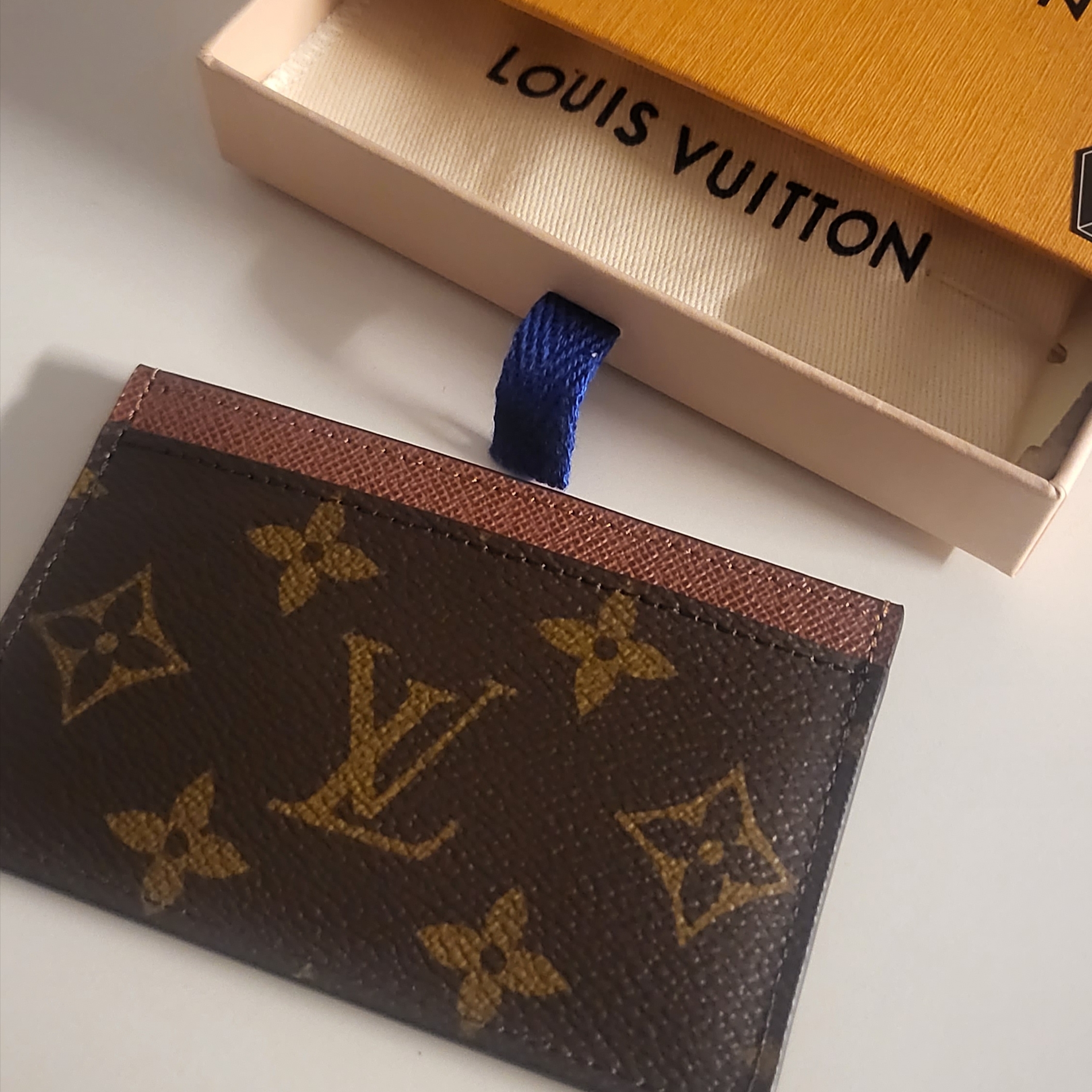 Louis Vuitton Card Holder Monogram Armagnac 착용 스타일