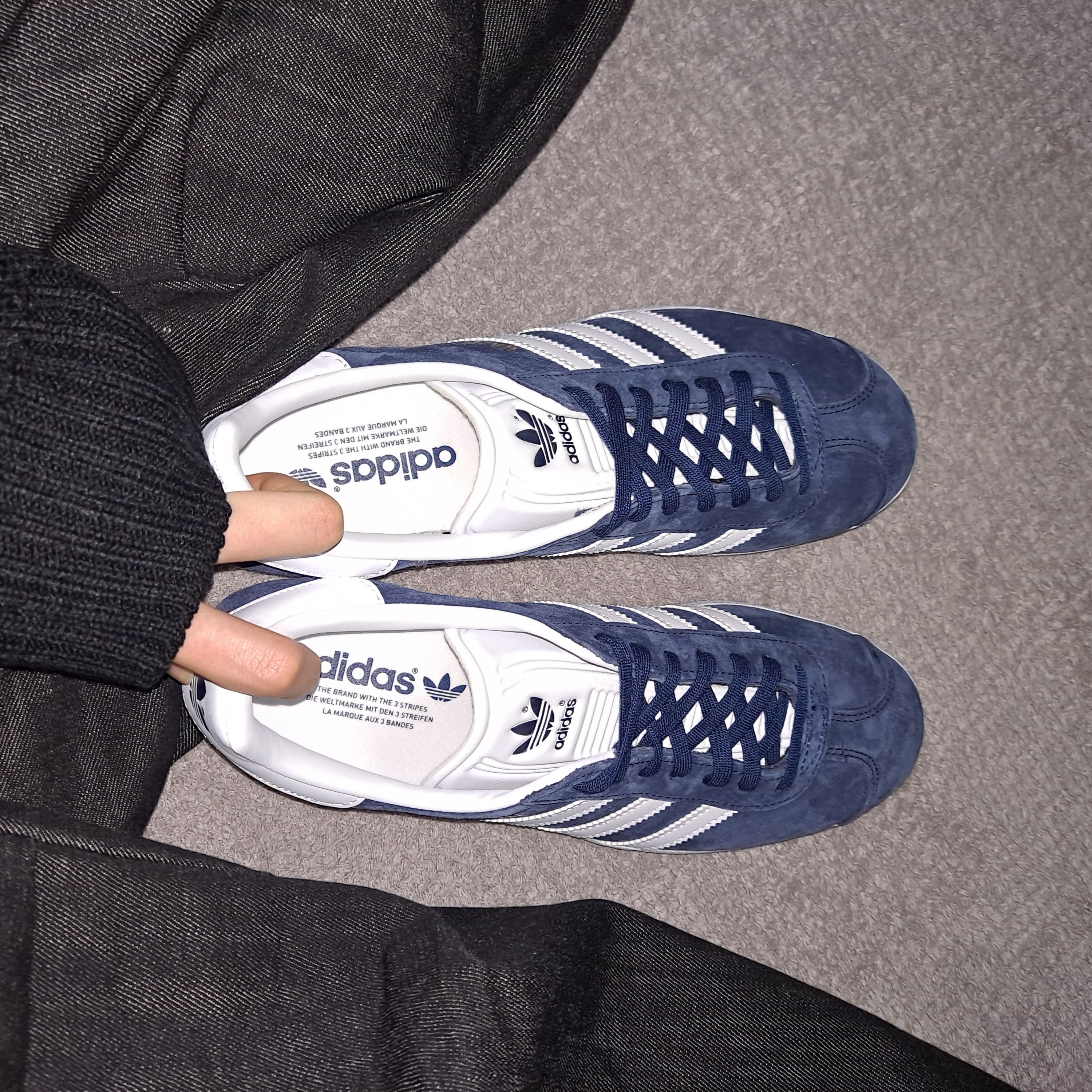 Adidas Gazelle Collegiate Navy 착용 스타일 - 2