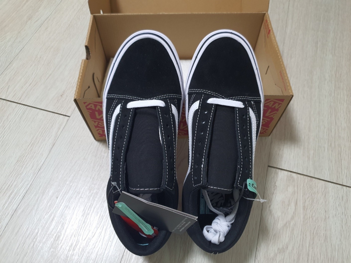Vans ComfyCush Old Skool Black True white 착용 스타일 - 2