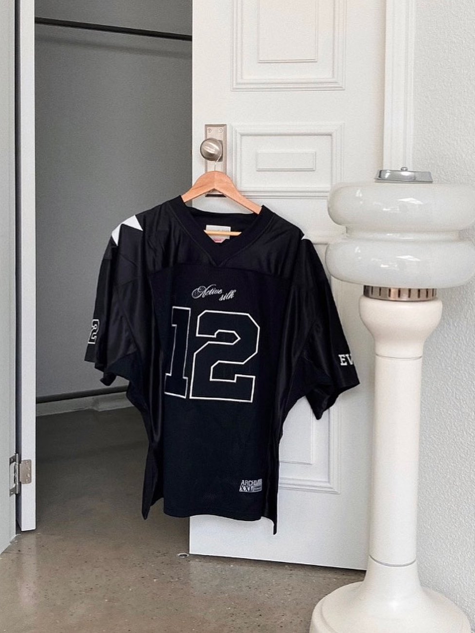 2000Archives Football T-Shirt Black 착용 스타일