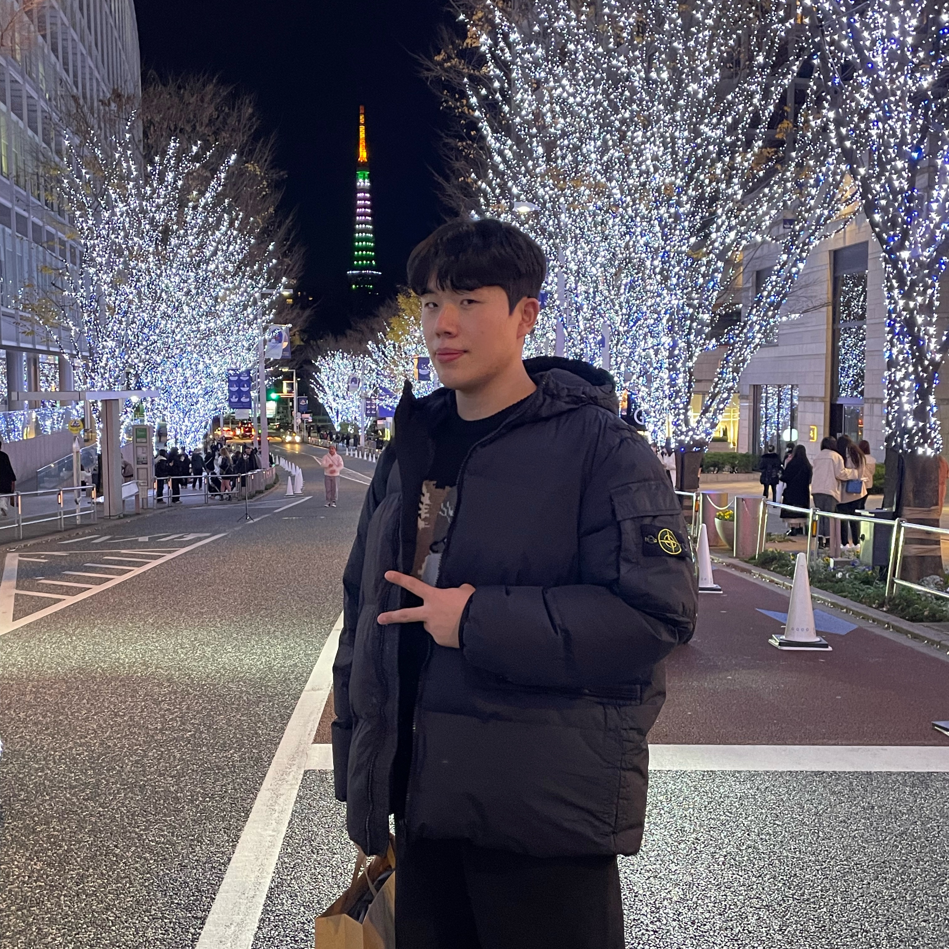 Stone Island 40223 Garment Dyed Crinkle Reps Down Jacket Black - 22FW, Maison Kitsune Big Fox Head Pullover Knit Black 착용 스타일 - 2