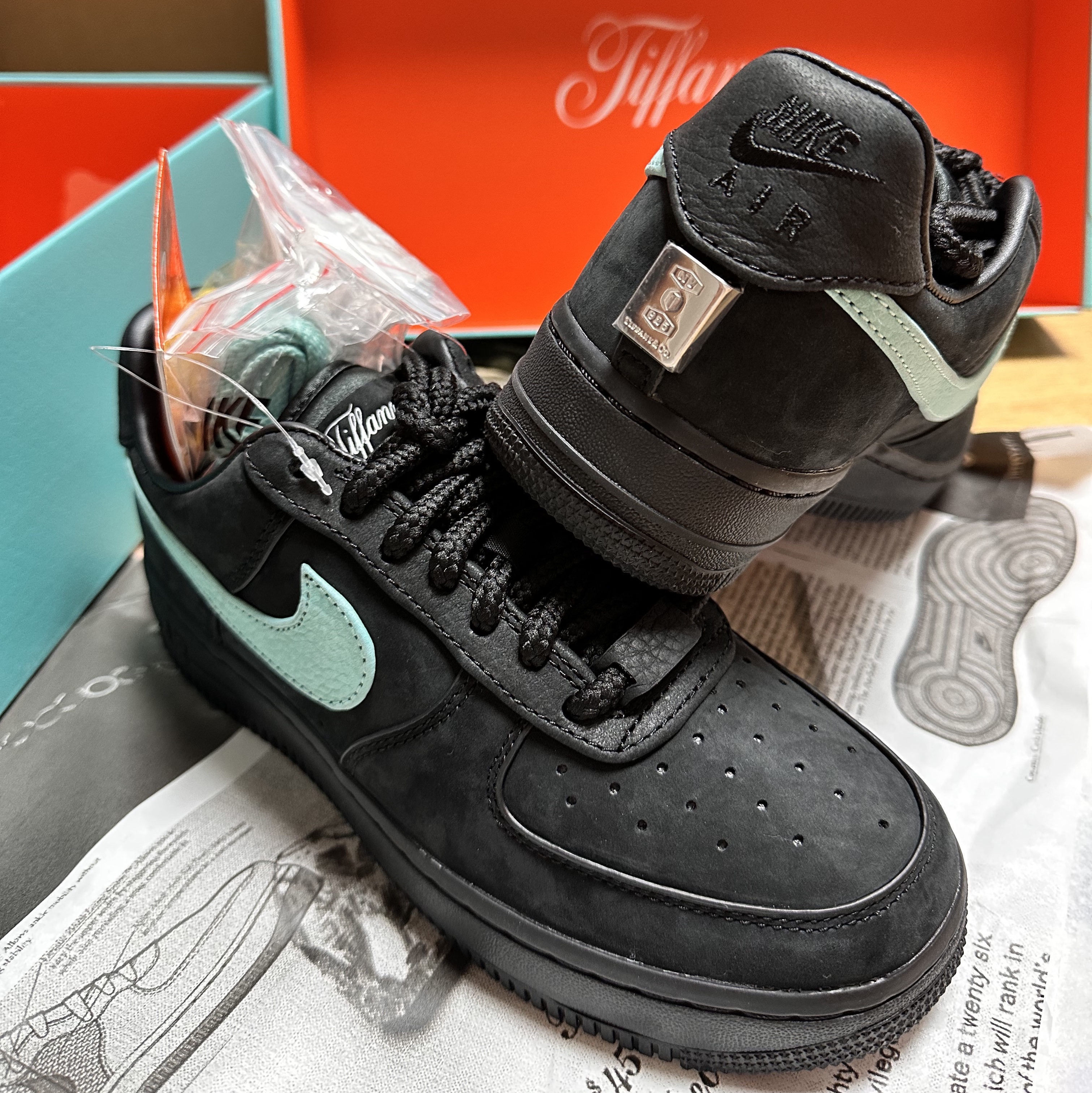 Nike x Tiffany & Co. Air Force 1 Low SP 1837 착용 스타일 - 1