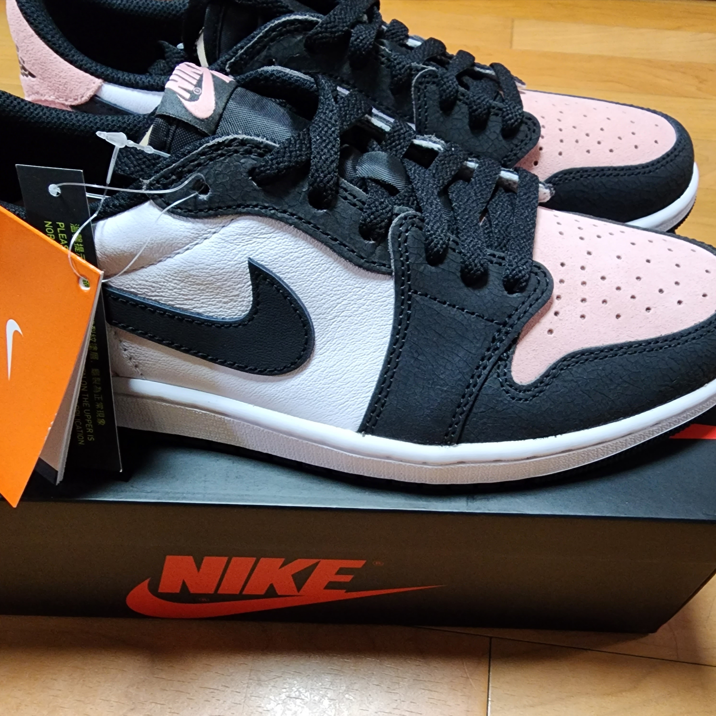 Jordan 1 Retro Low OG Bleached Coral 착용 스타일 - 2