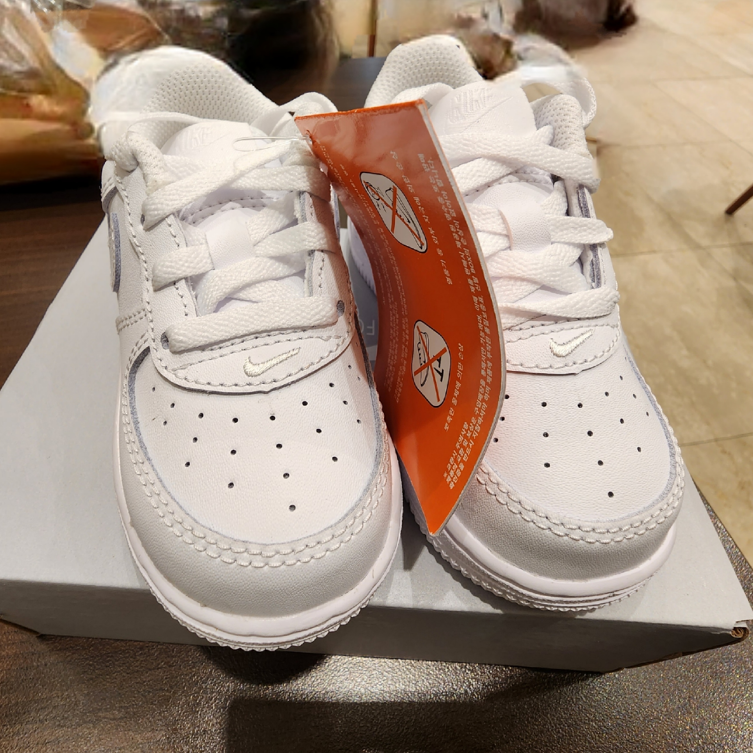 (TD) Nike Air Force 1 White Black 착용 스타일