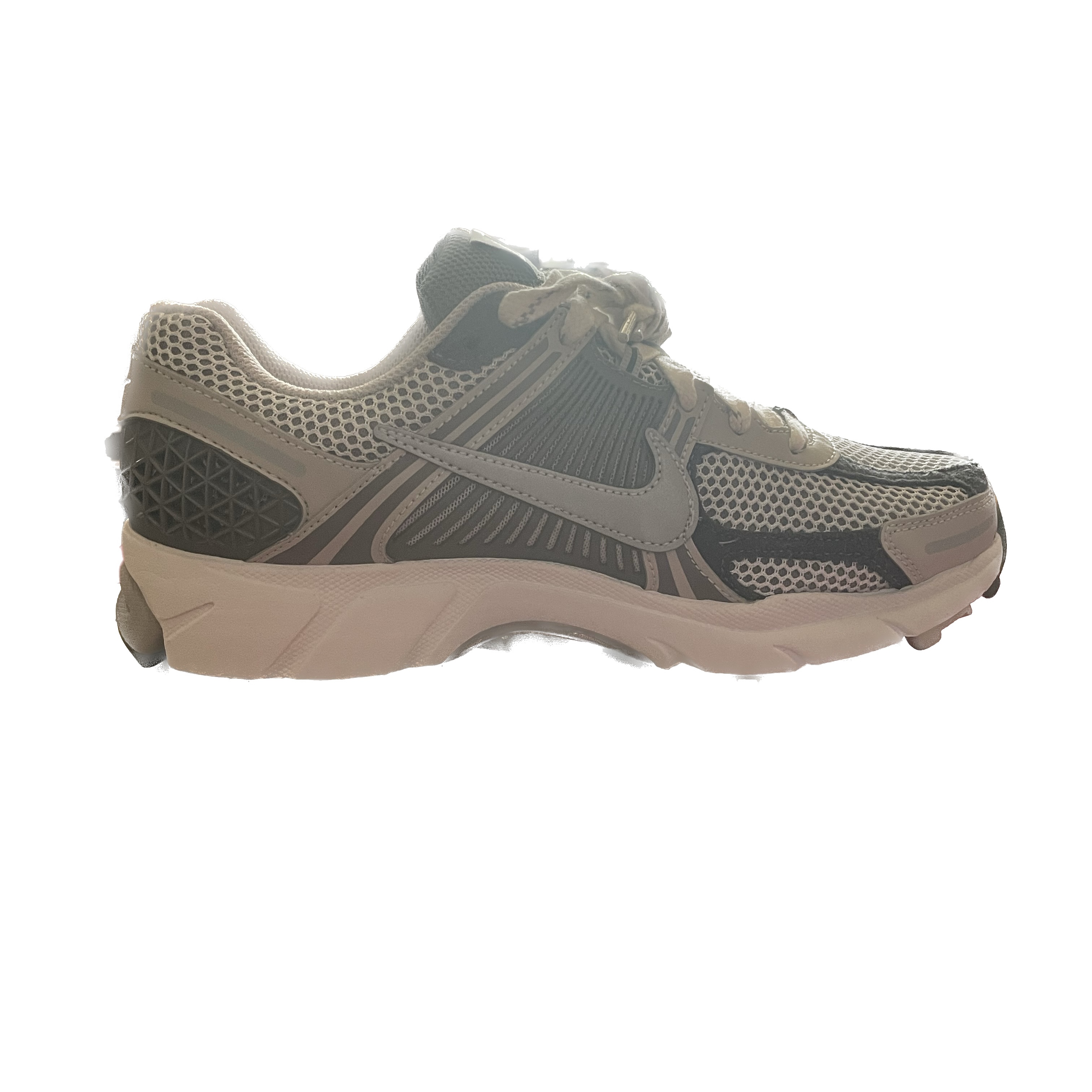 Nike Zoom Vomero 5 PRM Light Iron Ore and Flat Fewter 착용 스타일