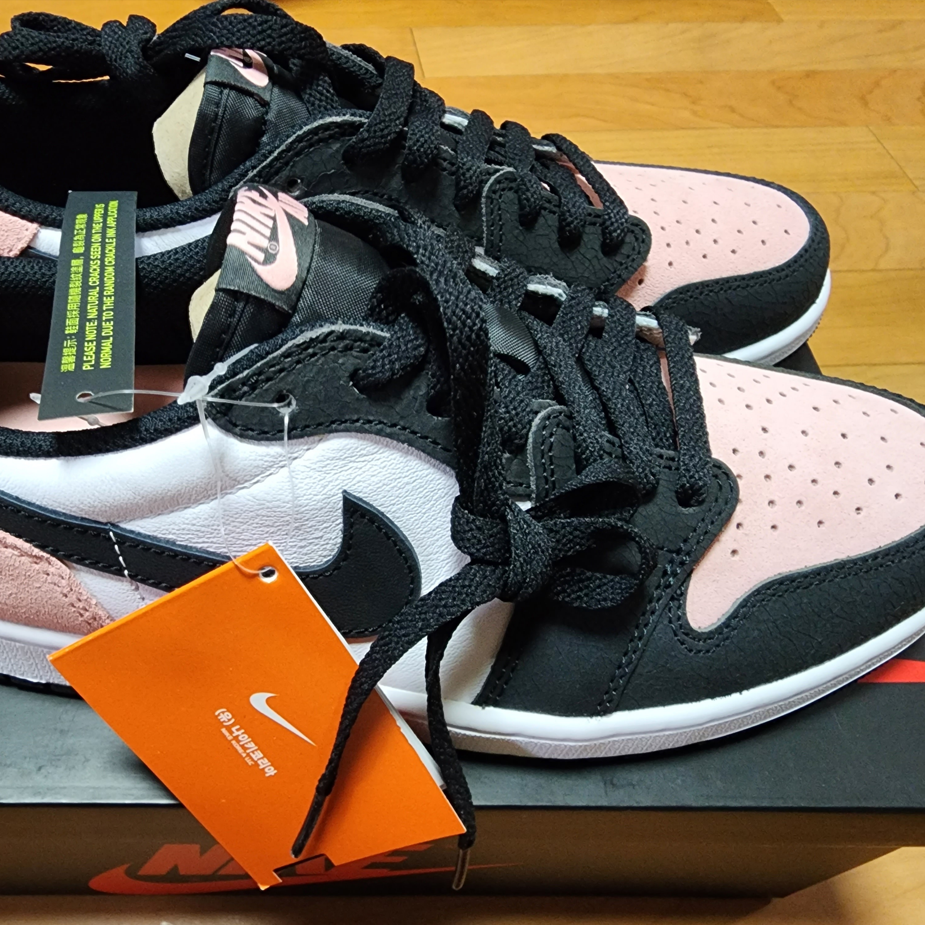 Jordan 1 Retro Low OG Bleached Coral 착용 스타일 - 4