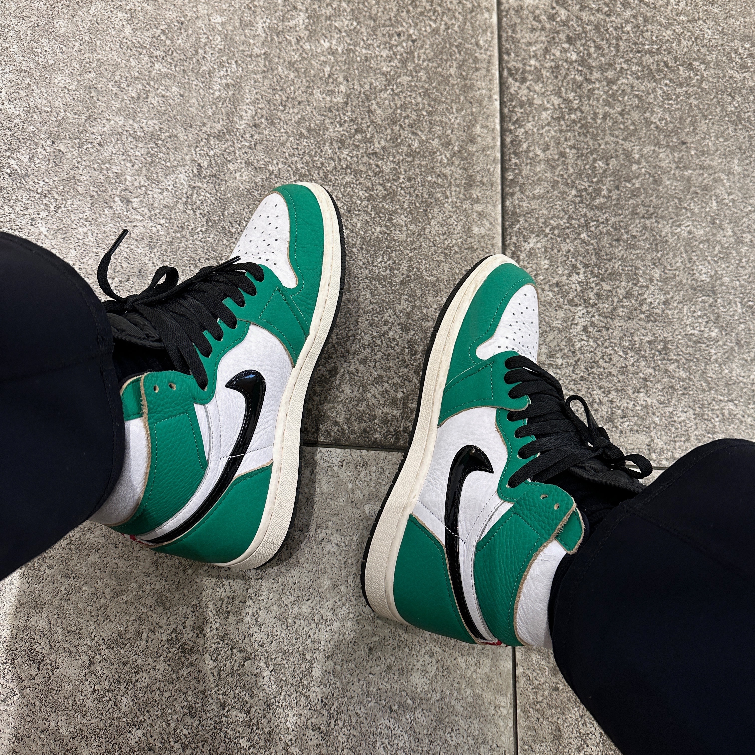 (W) Jordan 1 Retro High OG Lucky Green 착용 스타일 - 2