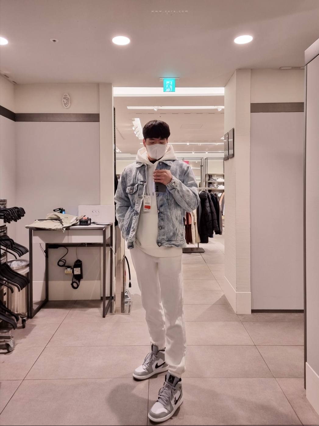 Jordan 1 Mid Light Smoke Grey 착용 스타일