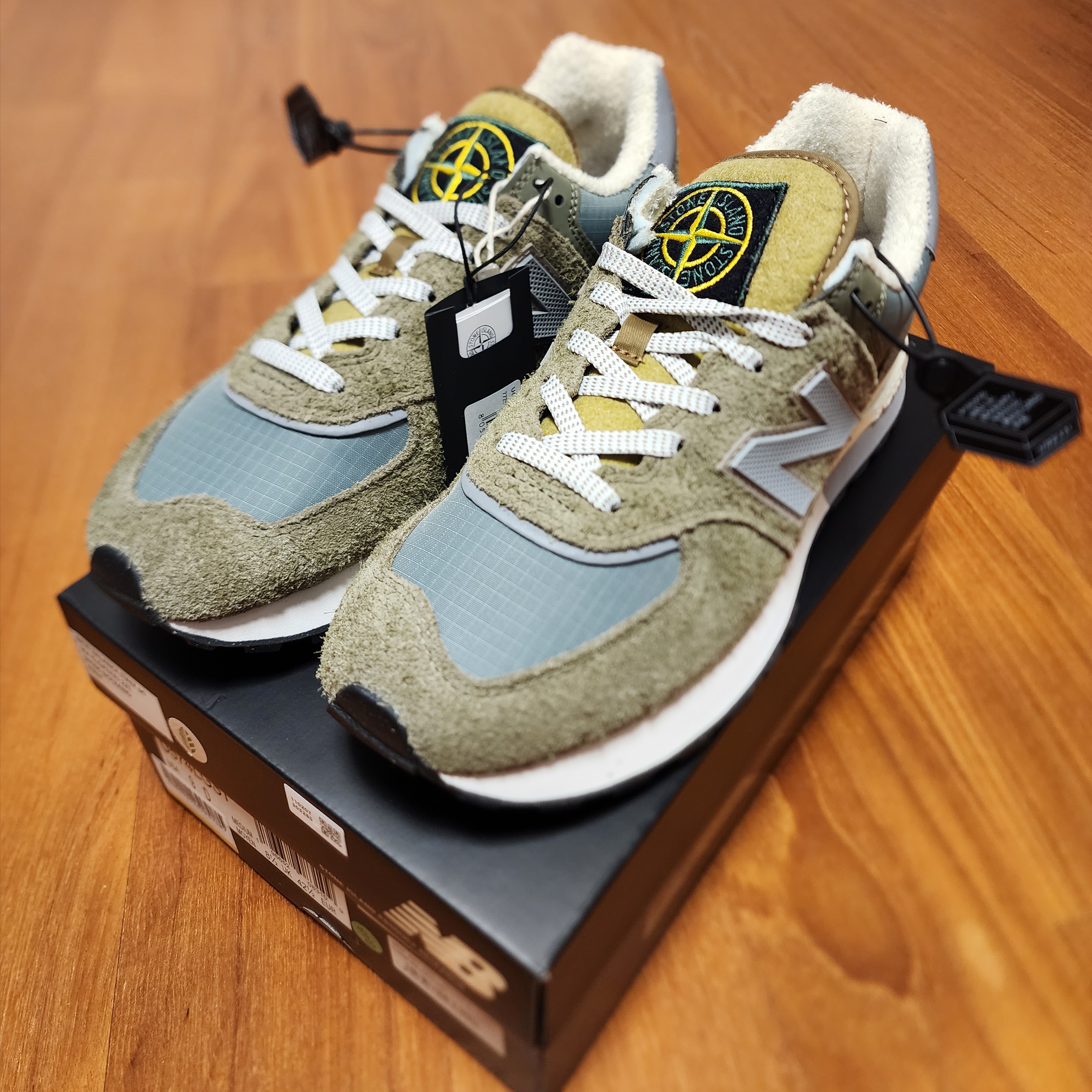 New Balance x Stone Island 574 Legacy Green 착용 스타일 - 2