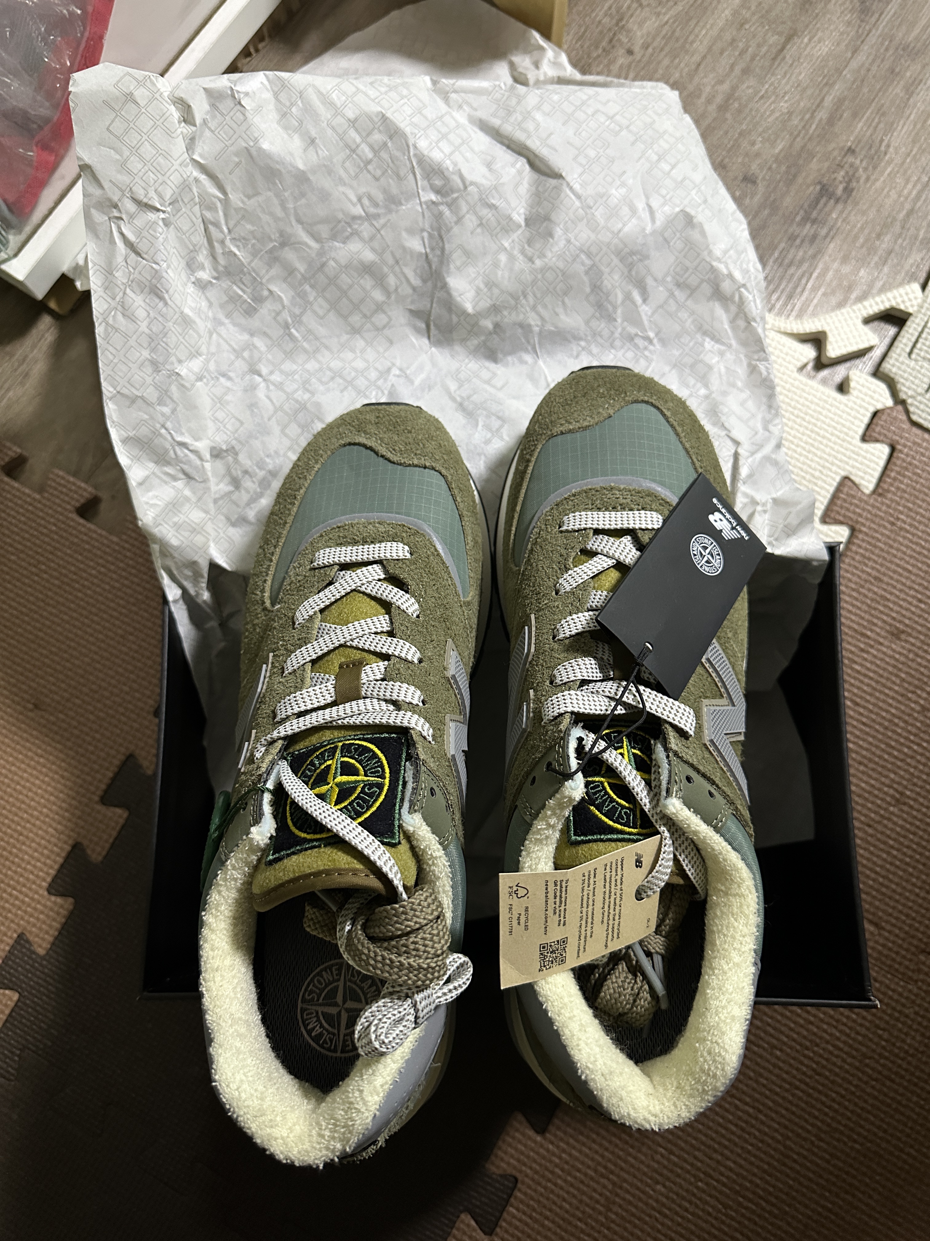 New Balance x Stone Island 574 Legacy Green 착용 스타일