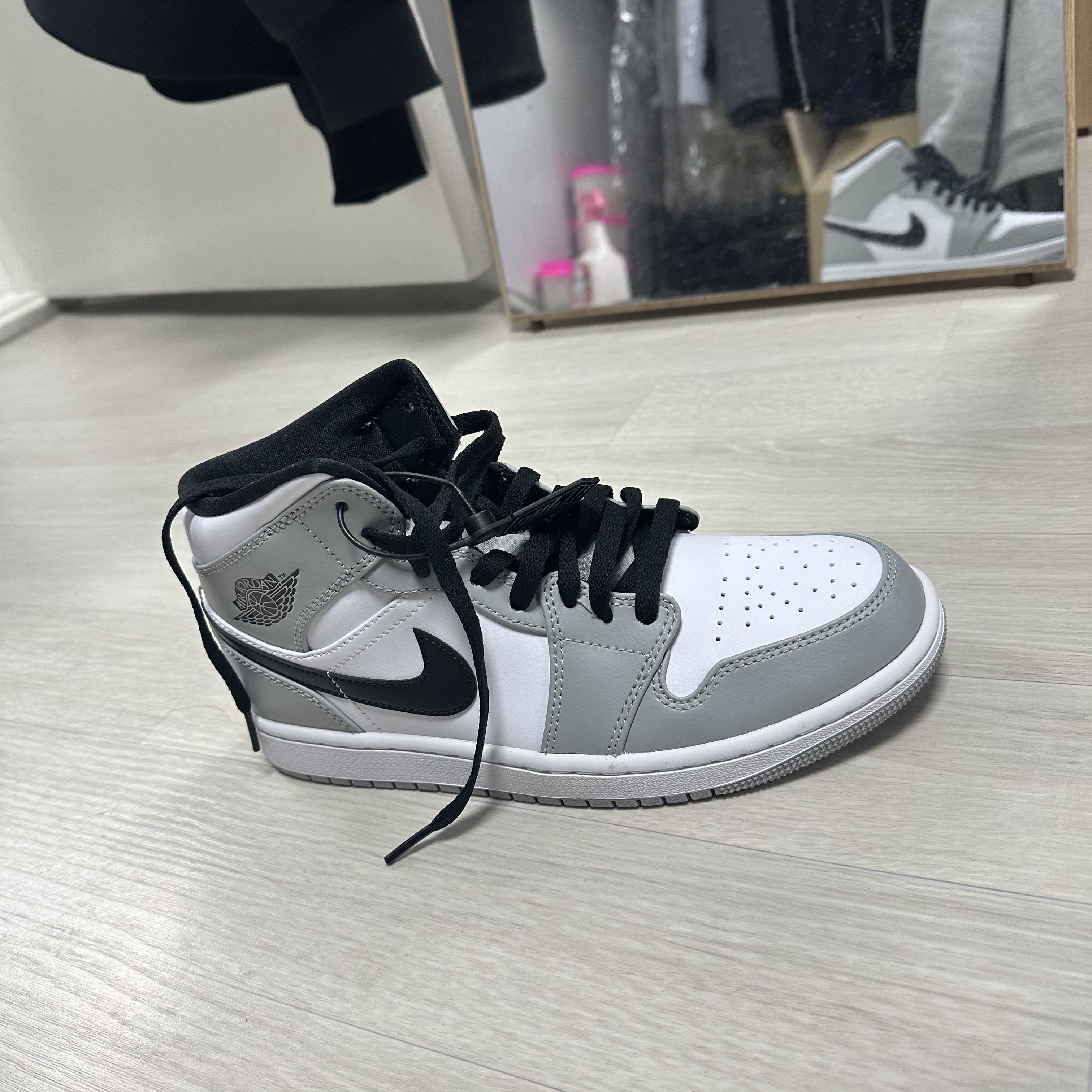 Jordan 1 Mid Light Smoke Grey 착용 스타일