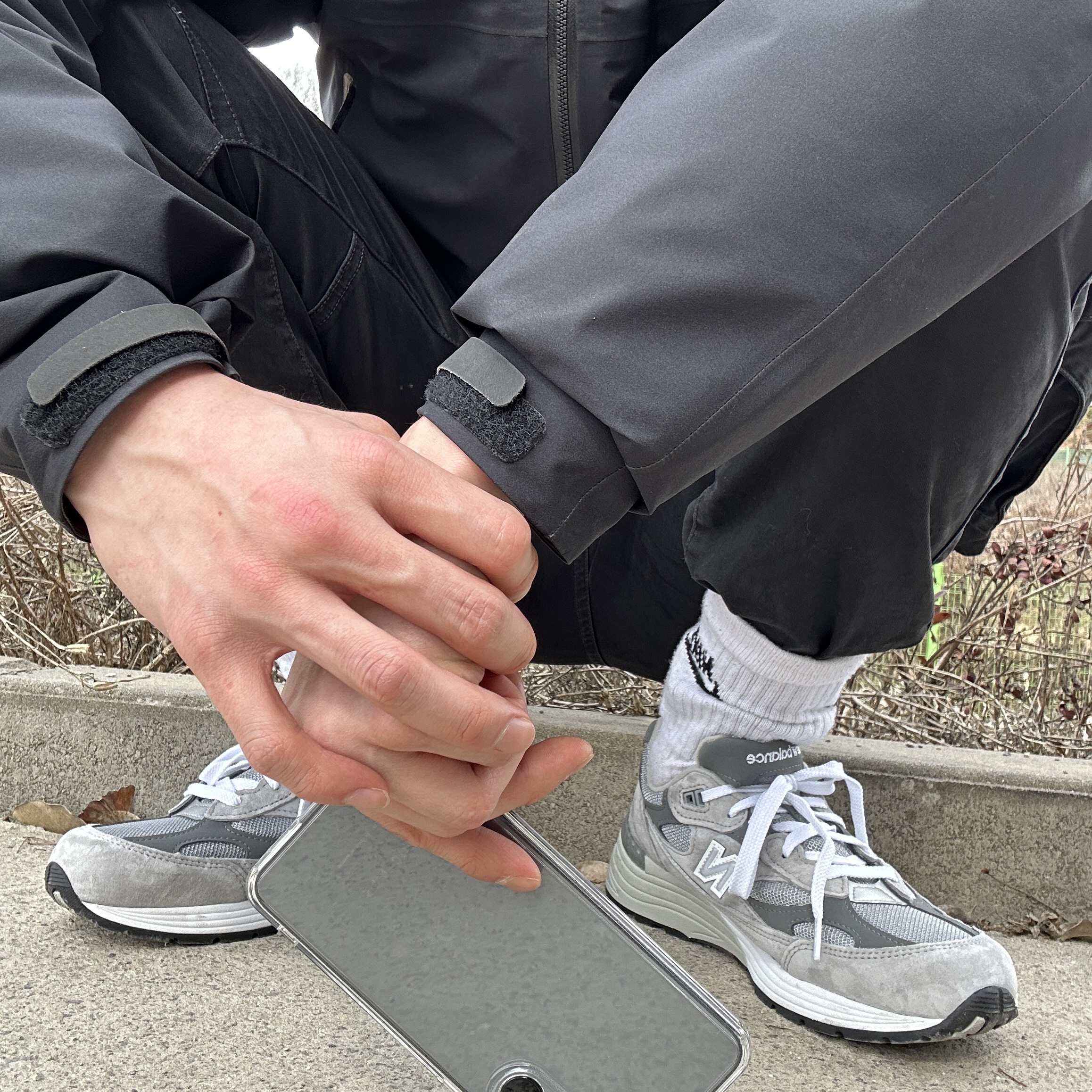 New Balance 992 Made in USA Grey - D Standard, Arc'teryx Atom AR Hoody Black 착용 스타일 - 2