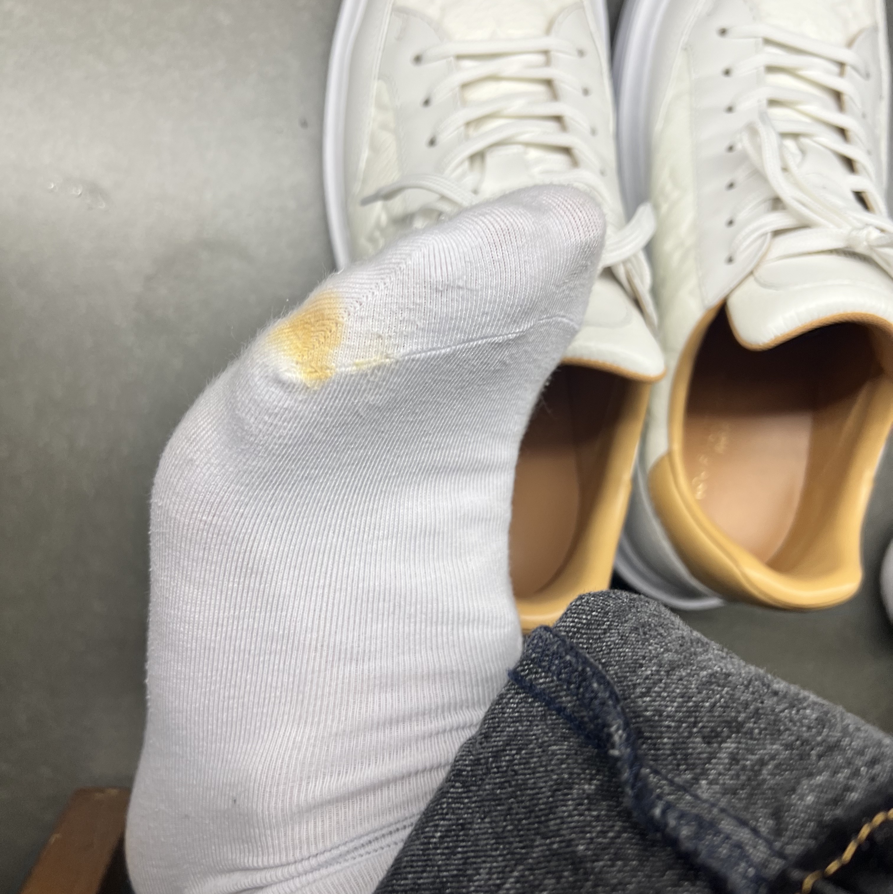 Louis Vuitton Beverly Hills Sneakers White 착용 스타일 - 2