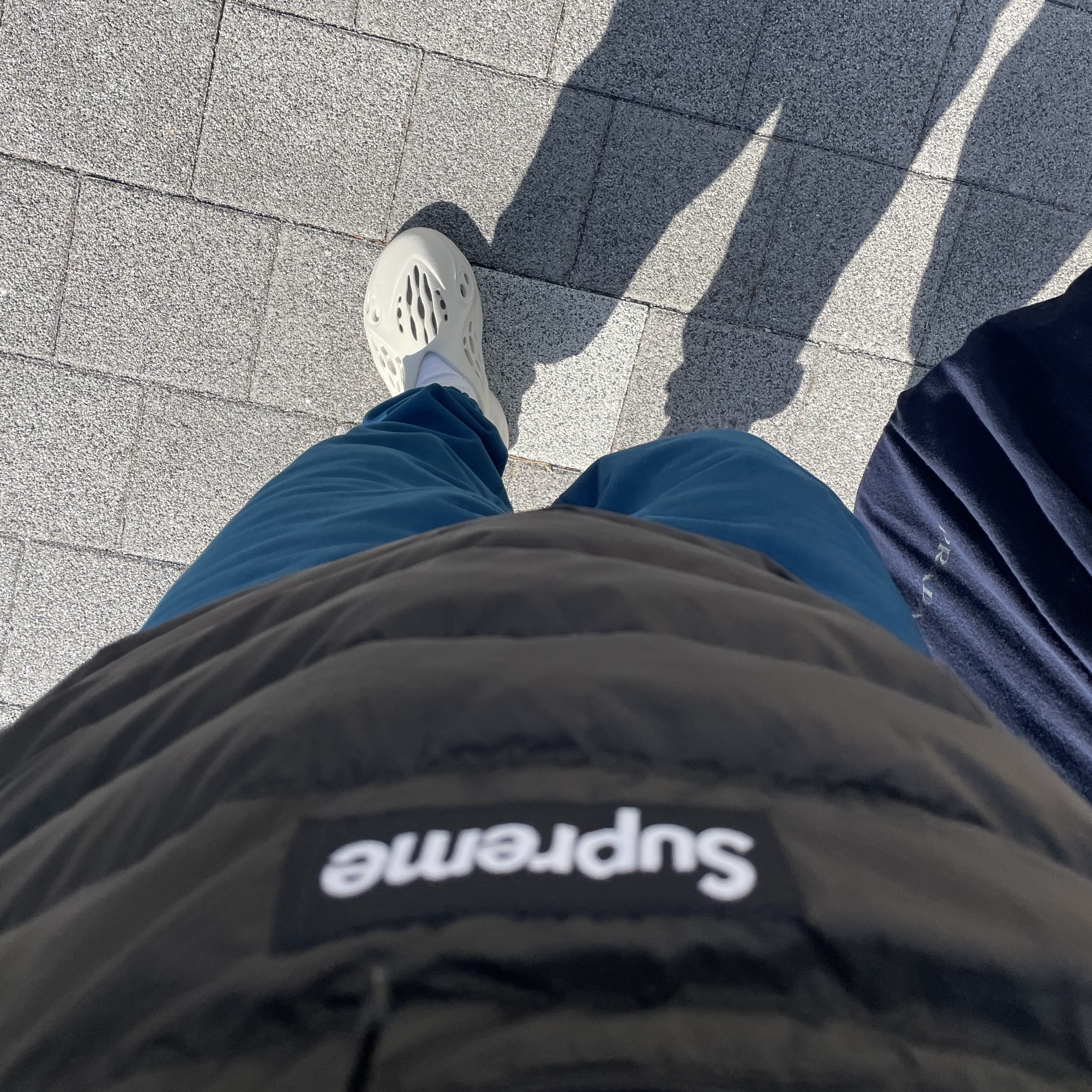 Adidas Yeezy Foam RNNR Sand, Nike NRG Solo Swoosh Fleece Pants Valerian Blue - Asia 착용 스타일