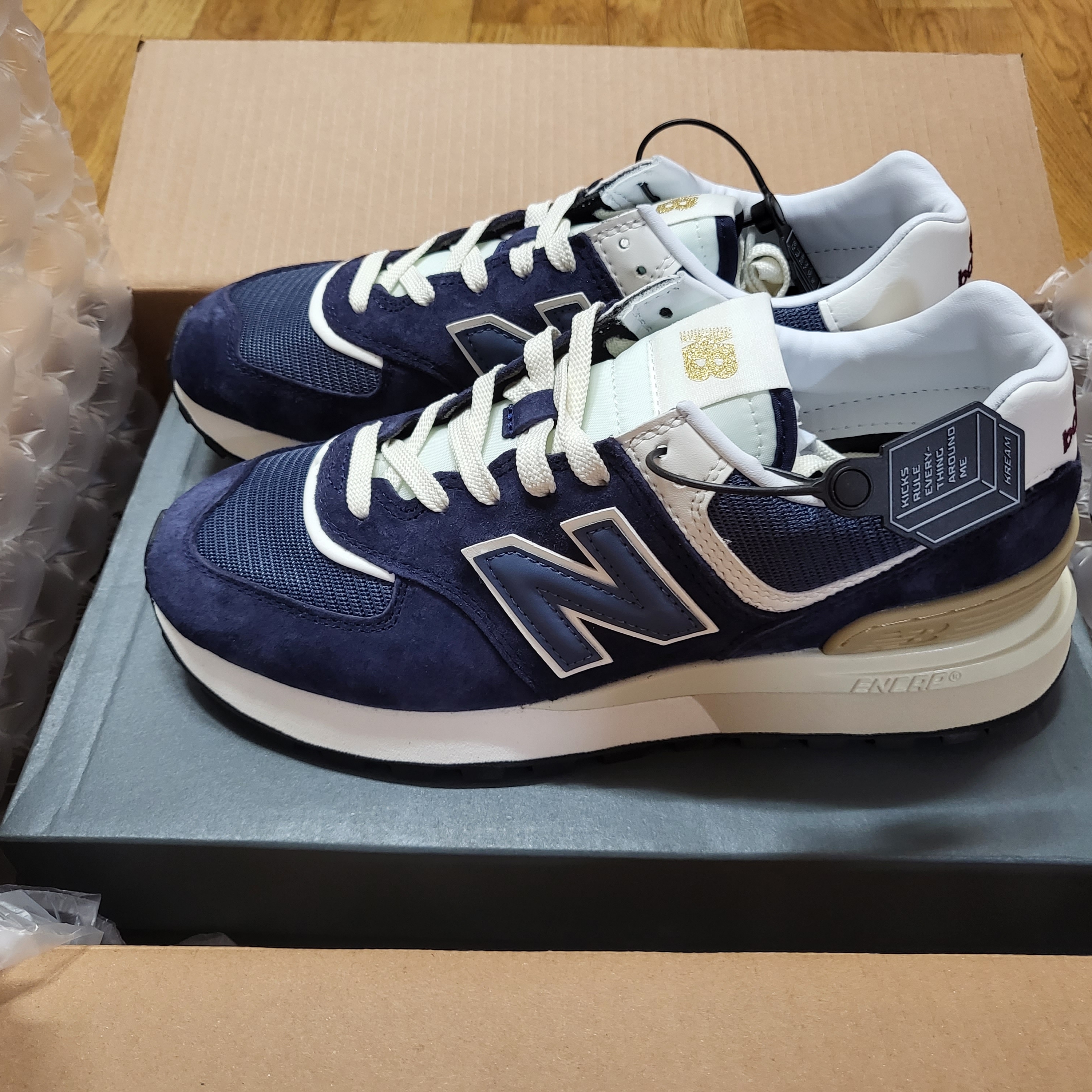 New Balance 574 Legacy Navy 착용 스타일 - 4