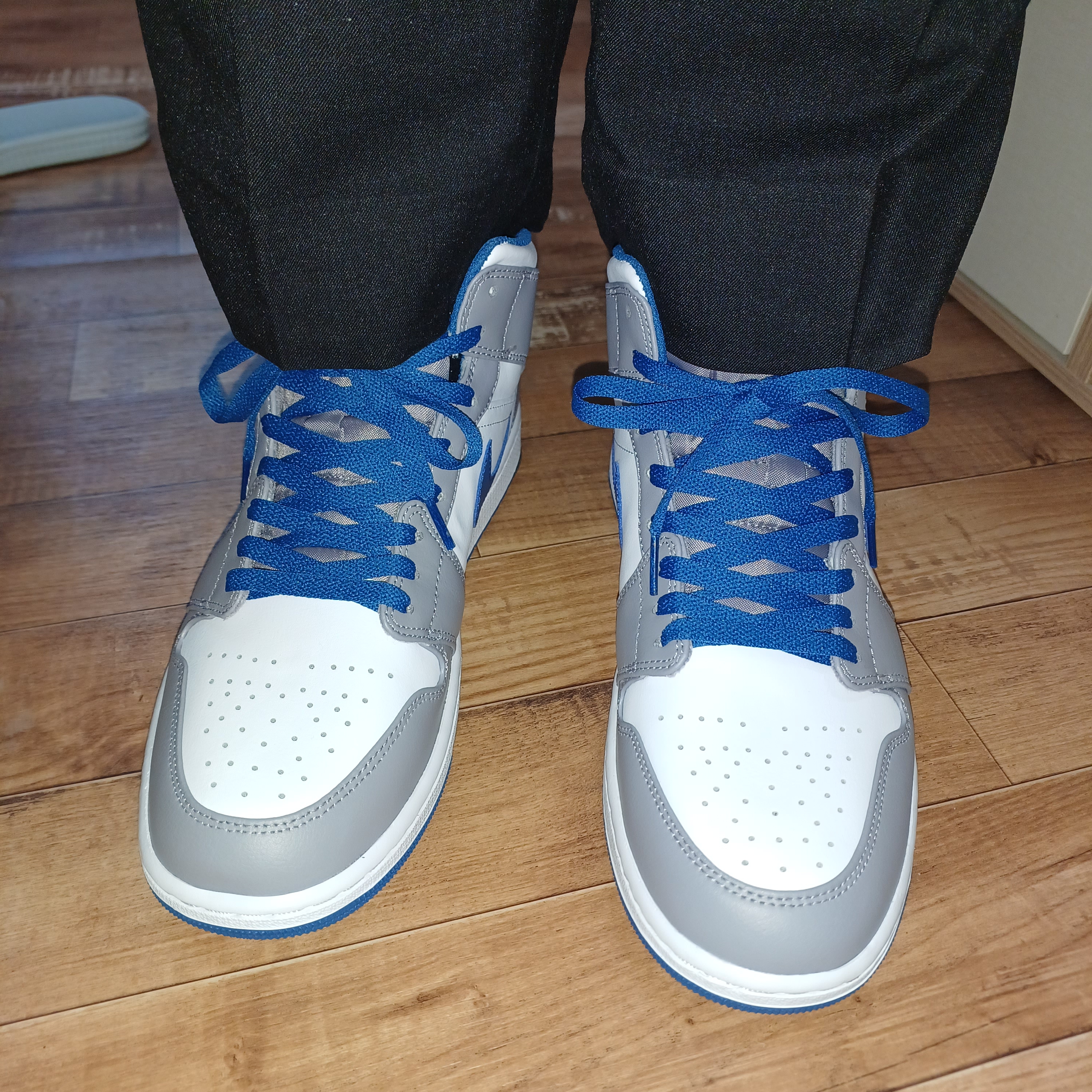 Jordan 1 Mid Cement Grey True Blue 착용 스타일