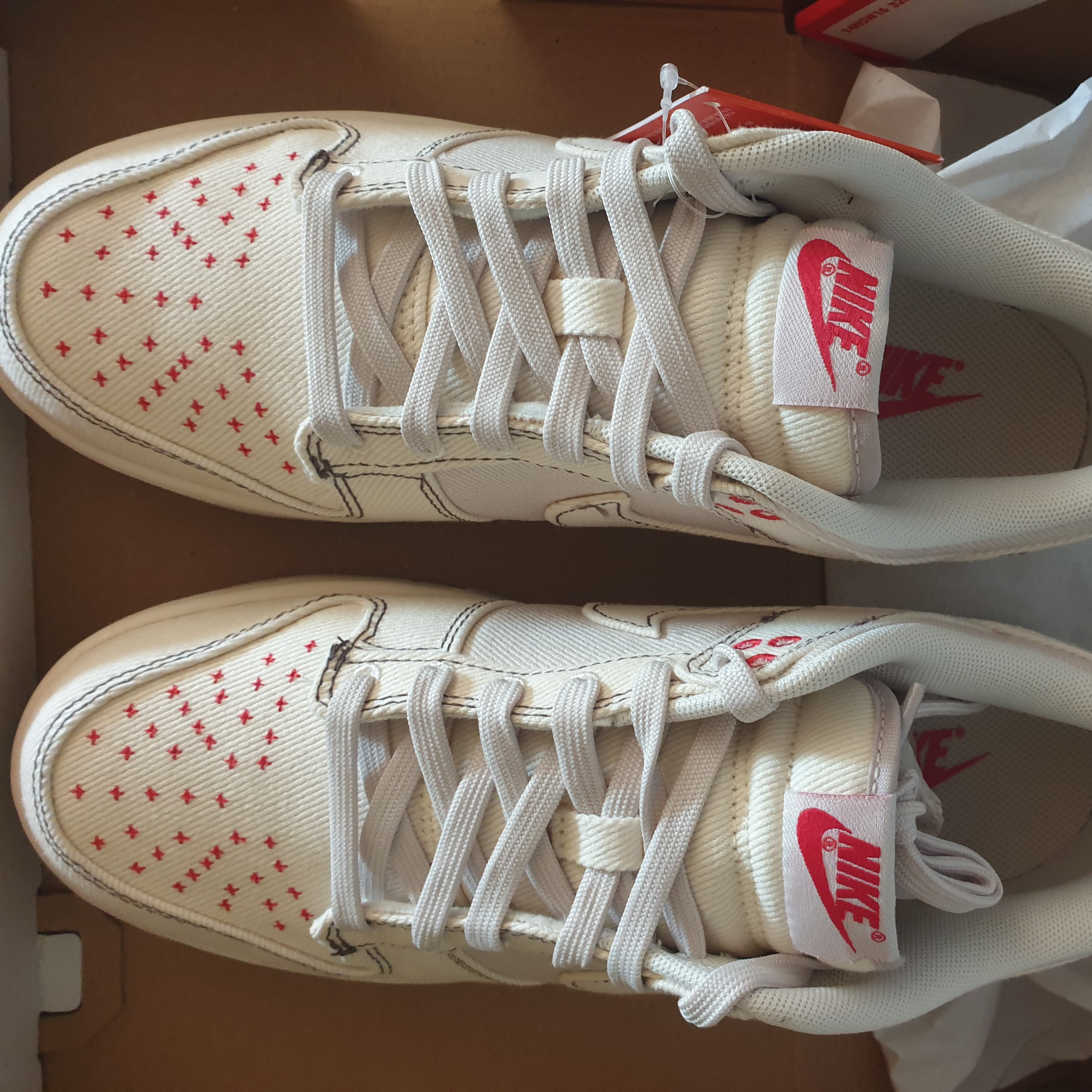 Nike Dunk Low Beige Red 착용 스타일