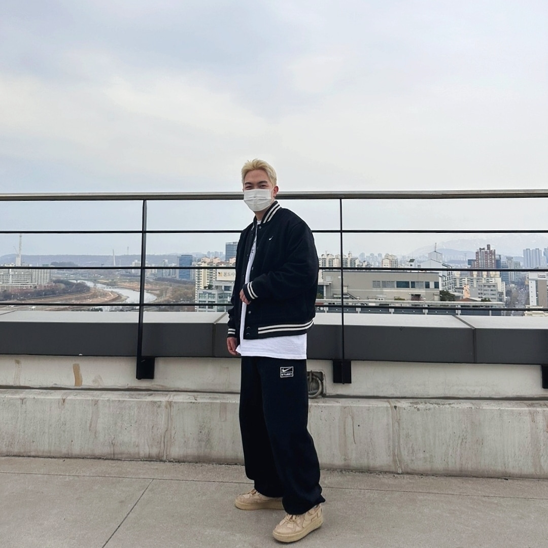 Nike NSW Authentics Varsity Jacket Black - Asia, Nike x Stussy NRG Washed Fleece Pants Black (DO5296-010) 착용 스타일