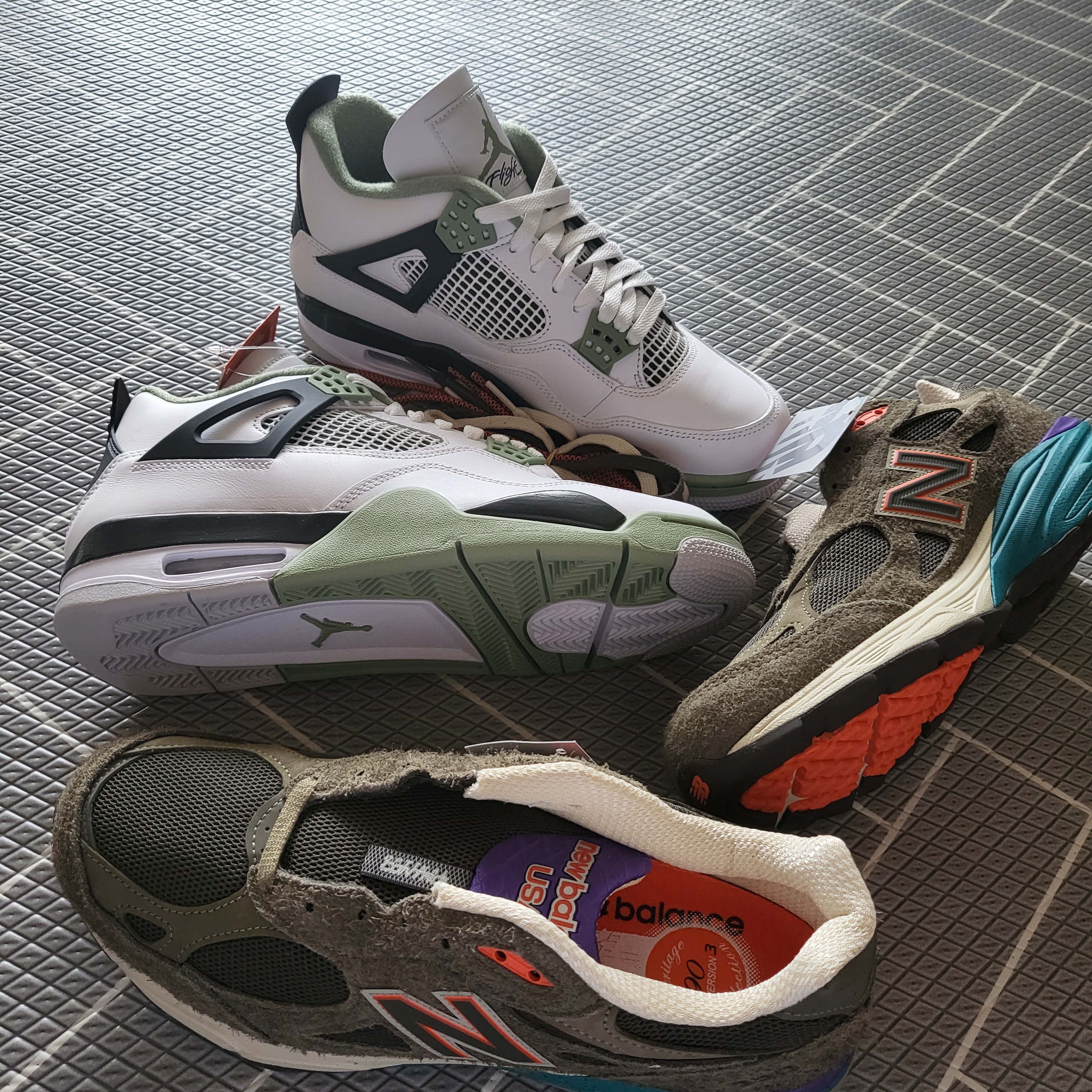 (W) Jordan 4 Retro Oil Green, New Balance x YCMC 990v3 Made in USA Green Purple - YCMC Exclusive 착용 스타일