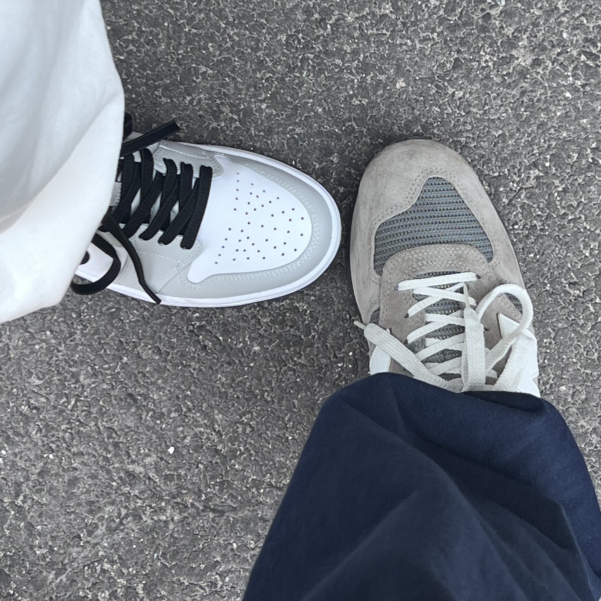 New Balance 990v1 Made in USA Grey White, (W) Jordan 1 Mid Grey Fog 착용 스타일