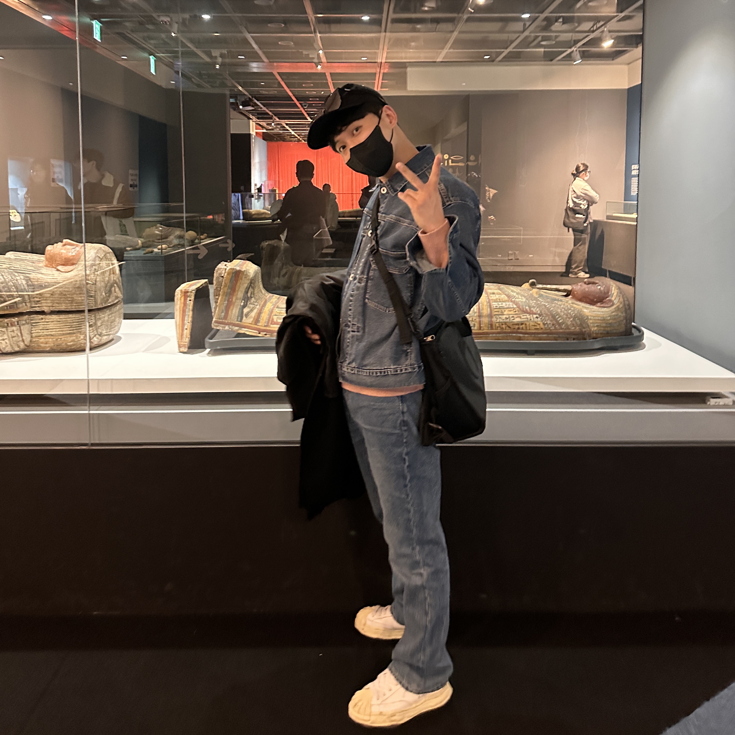 Maison Mihara Yasuhiro Blakey VL OG Sole Leather Low-top Sneakers White, Telfar x Eastpak Medium Shopper Black 착용 스타일 - 3
