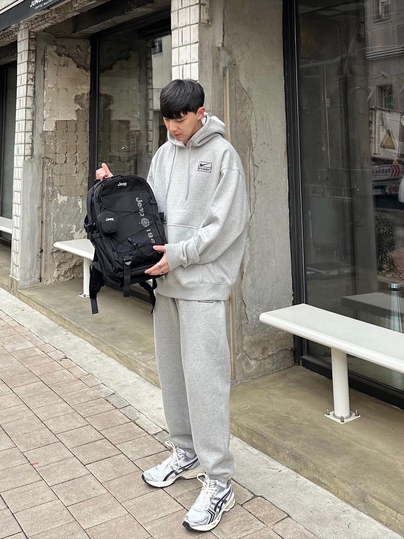 Asics x JJJJound Gel-Kayano 14 Silver Black, Nike x Stussy NRG RA Pullover Hoodie Dark Grey Heather (DJ9488-063) 착용 스타일 - 1