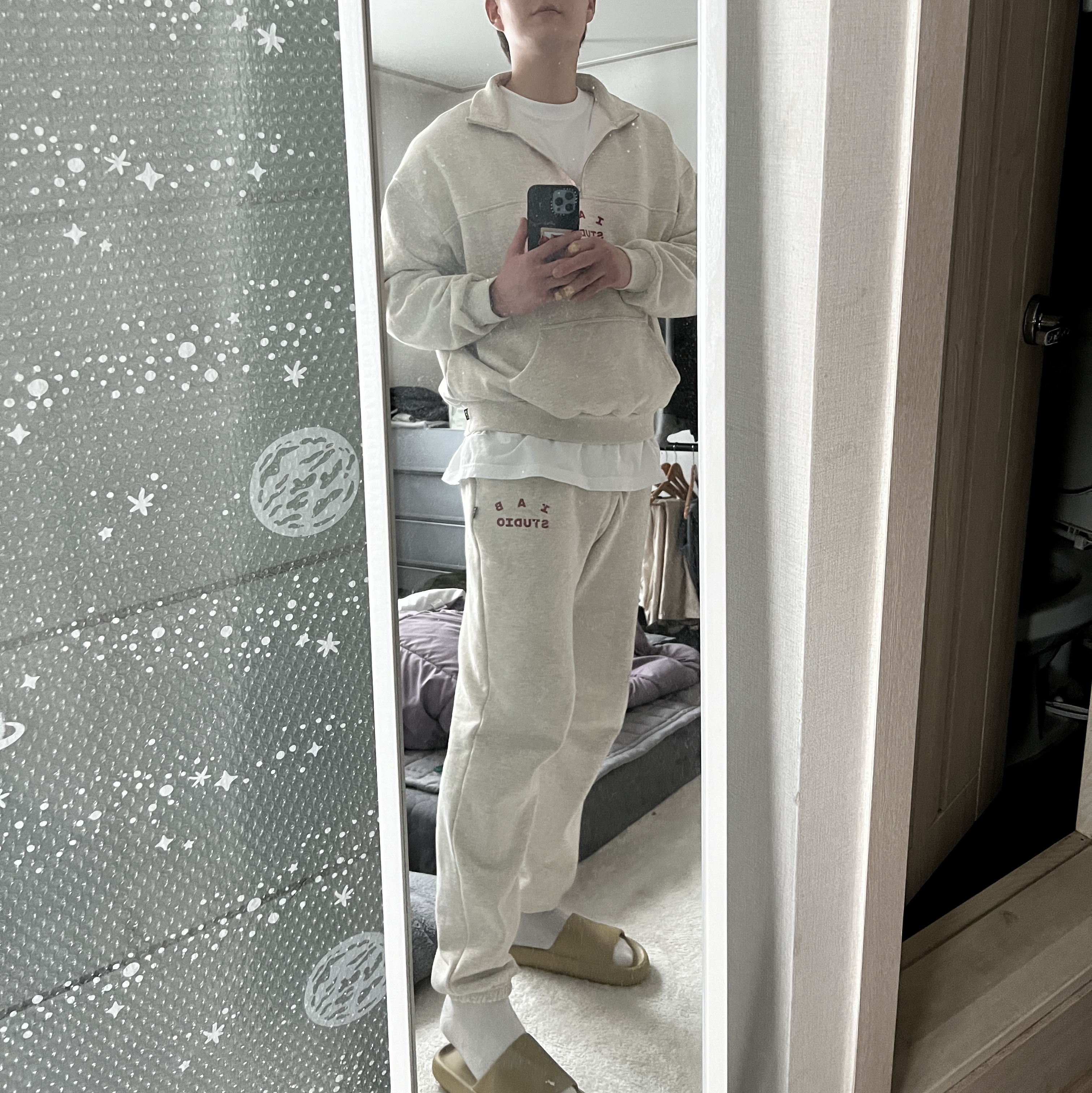 IAB Studio Sweatpants Oatmeal Burgundy - 23SS, IAB Studio Half Zip-Up Oatmeal Burgundy 착용 스타일