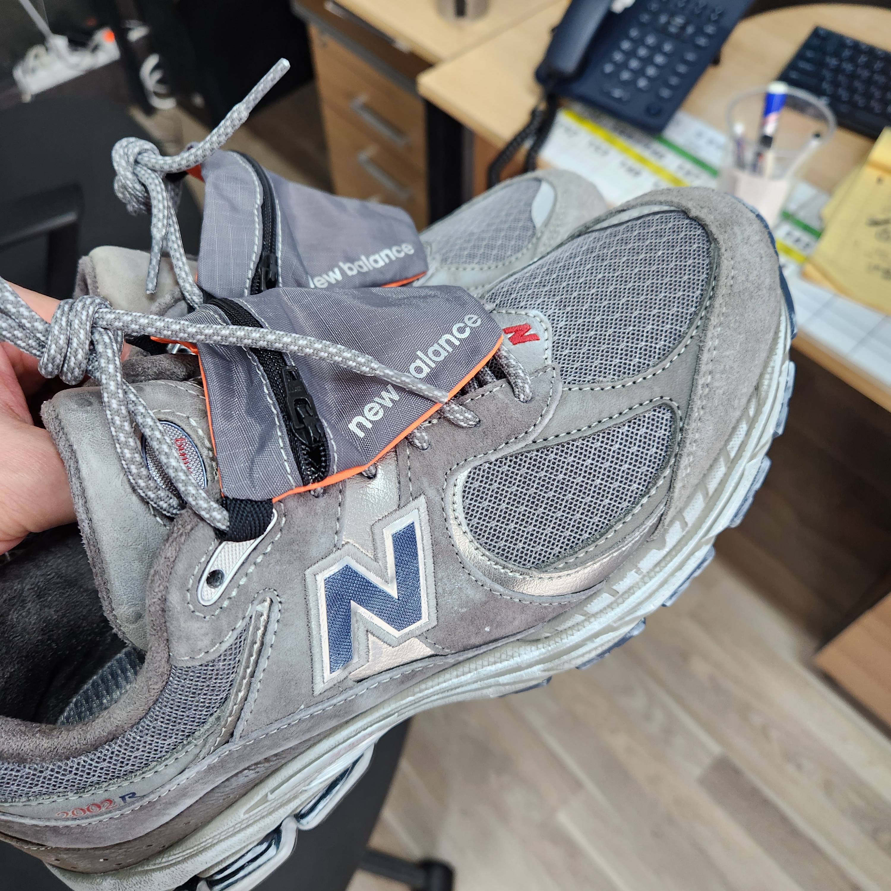 New Balance 2002R Premium Vintage Grey 착용 스타일