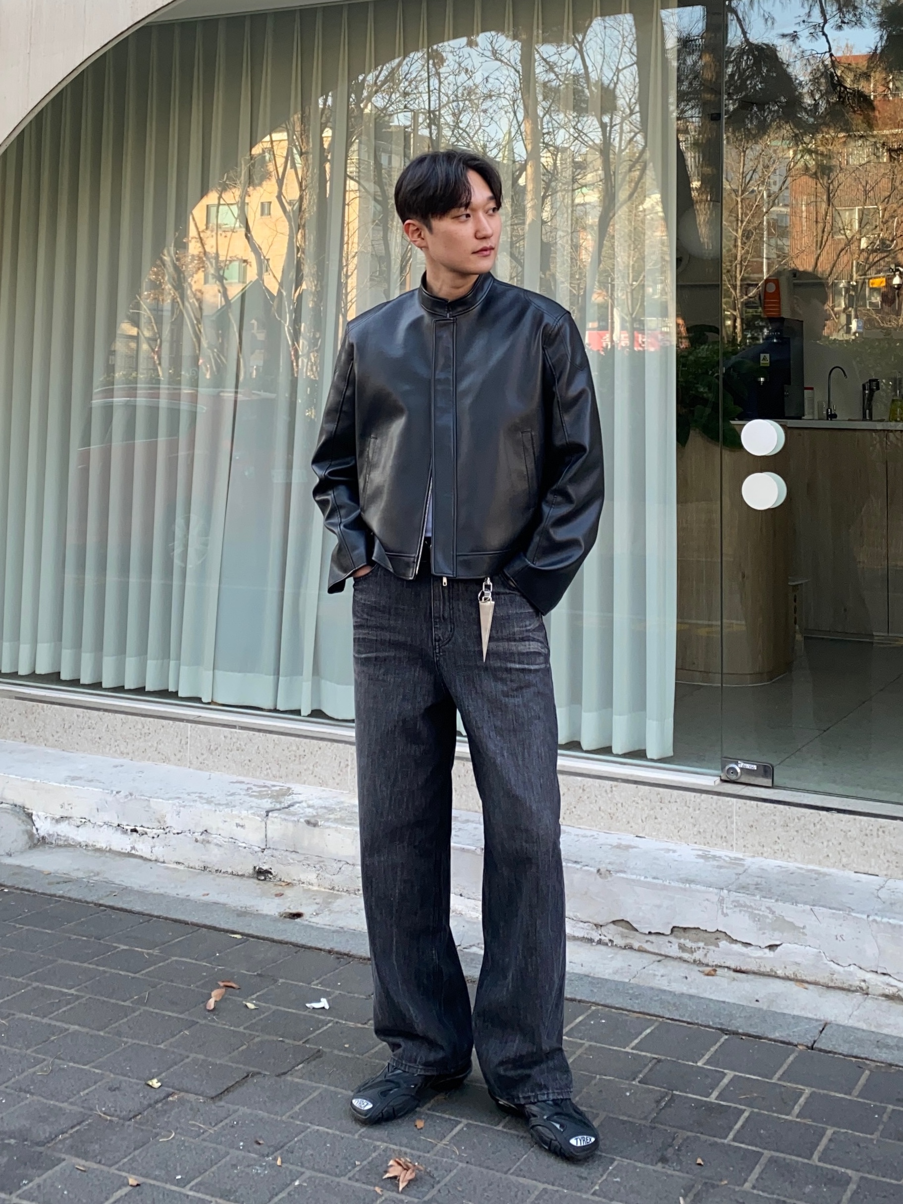 Balenciaga Tyrex Sneakers Black 착용 스타일 - 3