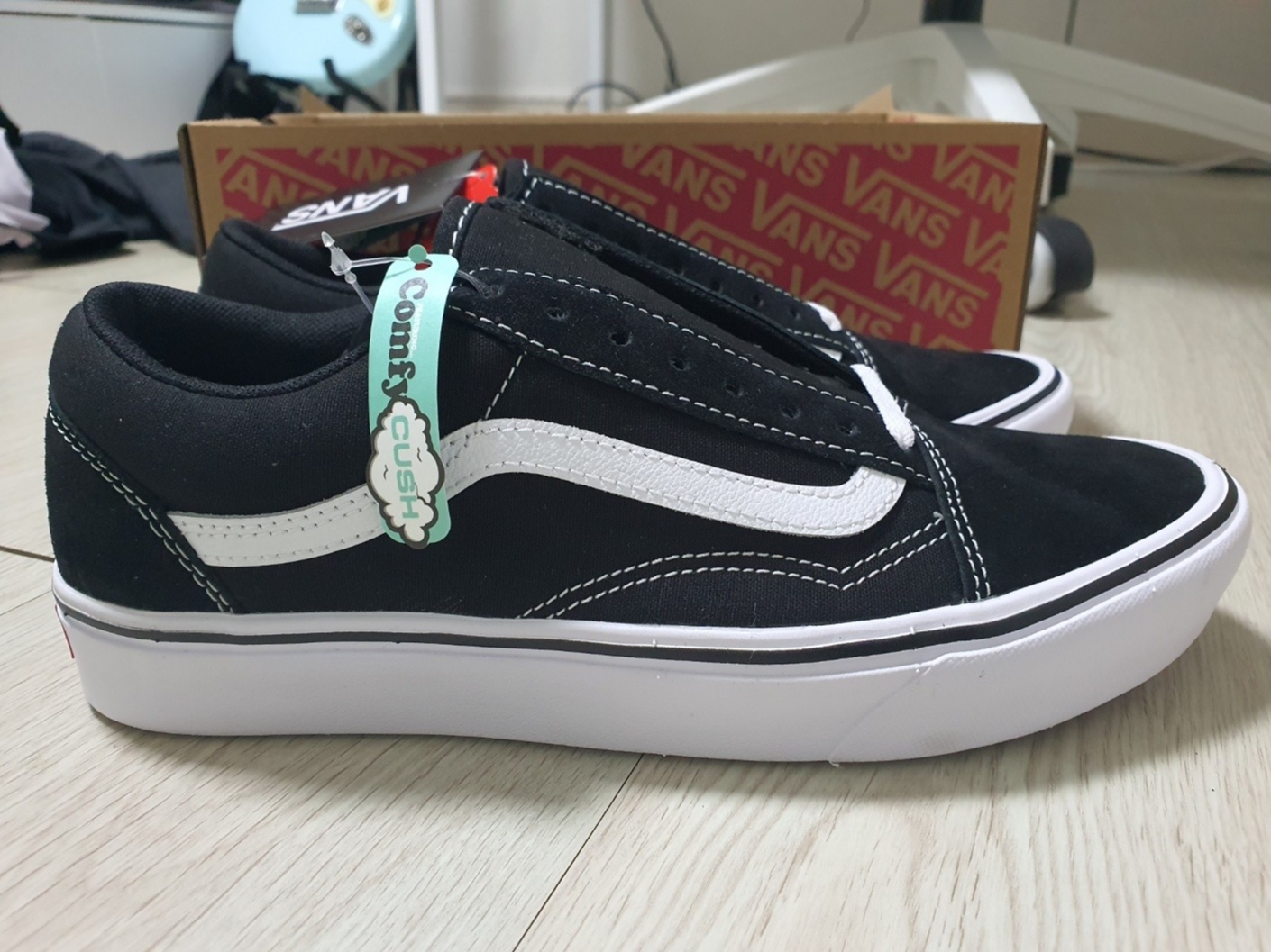 Vans ComfyCush Old Skool Black True white 착용 스타일 - 3