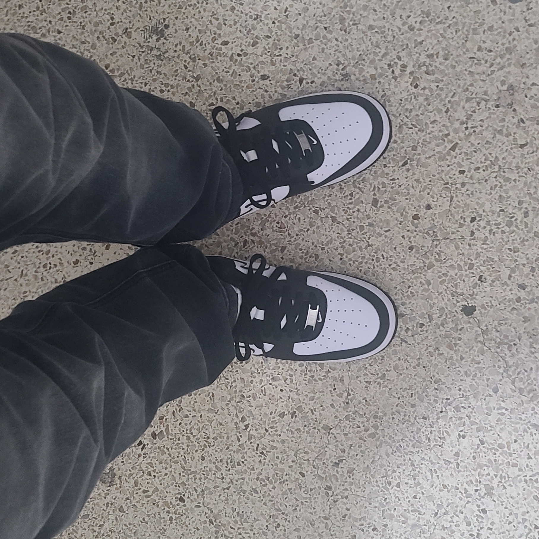 Nike Air Force 1 '07 Black White 착용 스타일