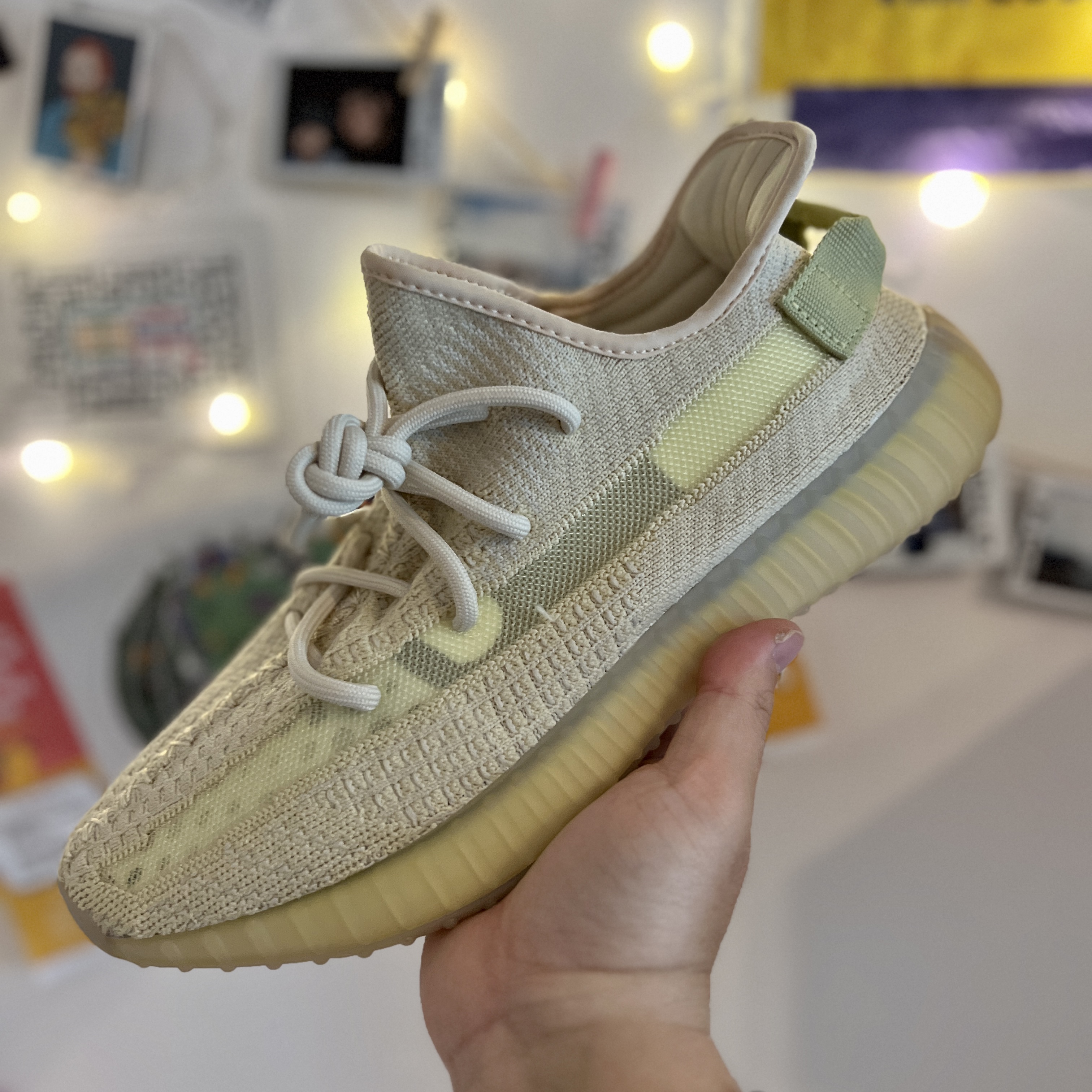 Adidas Yeezy Boost 350 V2 Flax 2022 착용 스타일 - 1