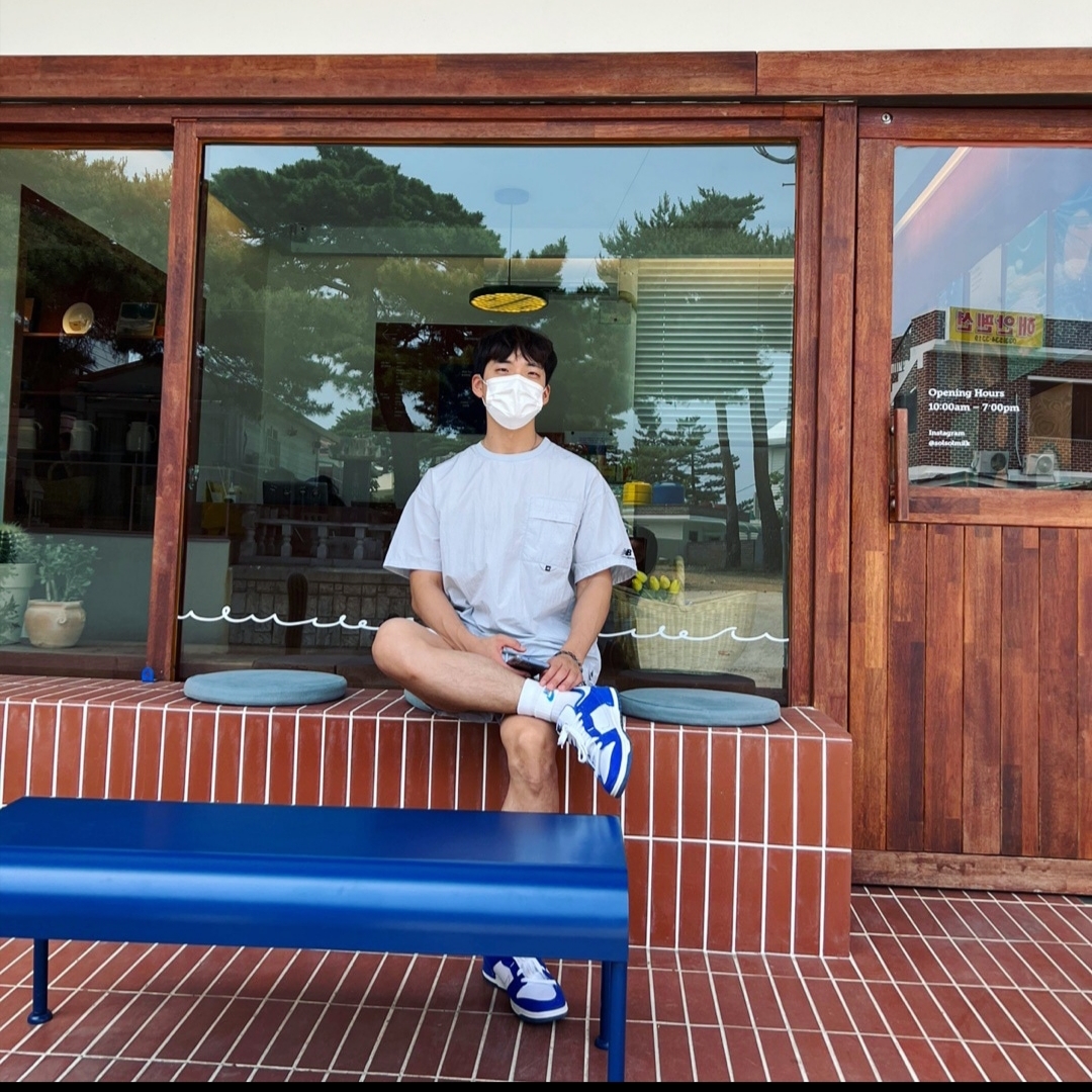 (W) Nike Dunk Low Disrupt 2 White and University Blue 착용 스타일