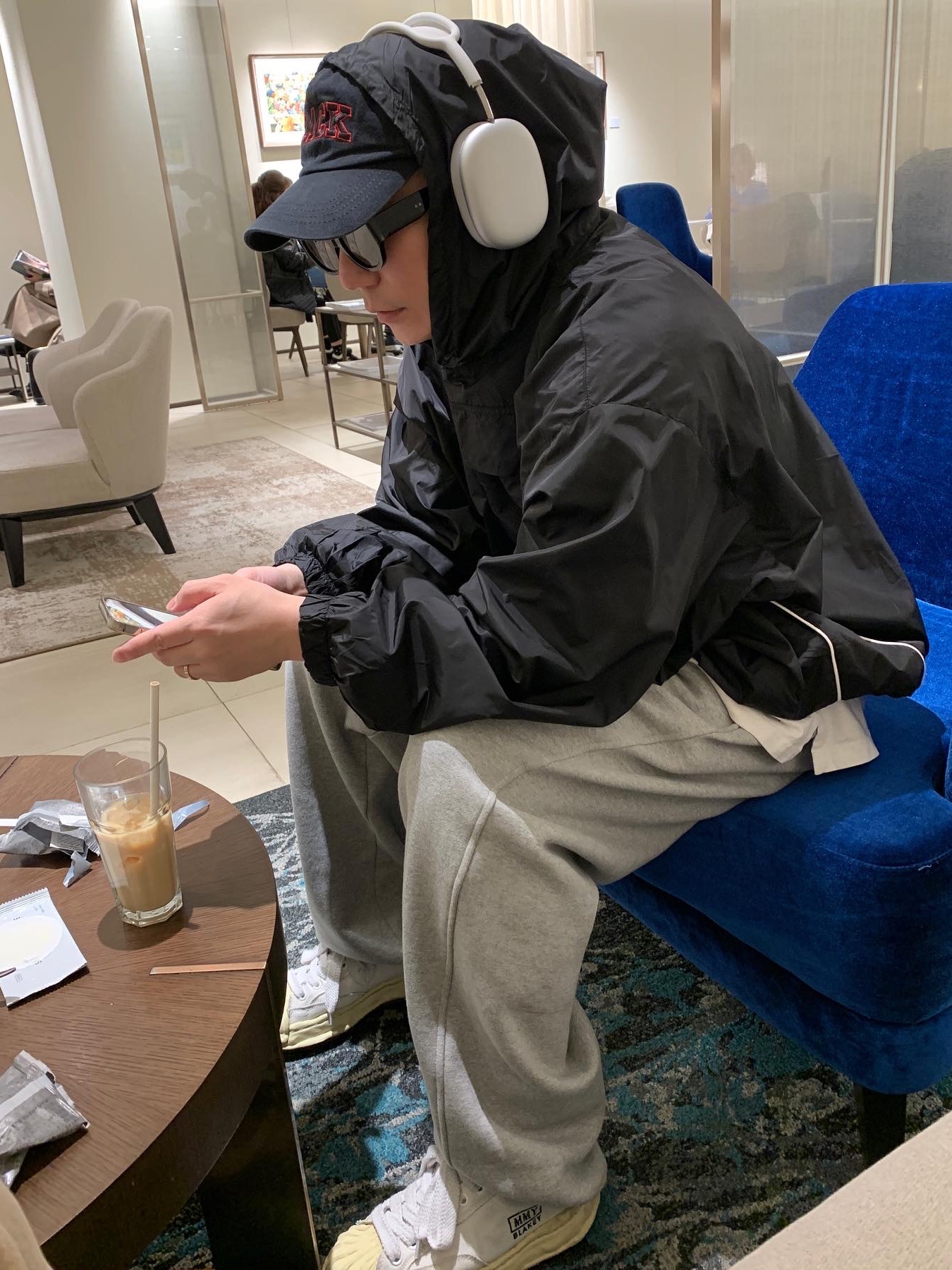 Maison Mihara Yasuhiro Blakey VL OG Sole Canvas Low-top Sneakers White, Apple AirPods Max Lightning Silver (Korean Ver.) 착용 스타일 - 1