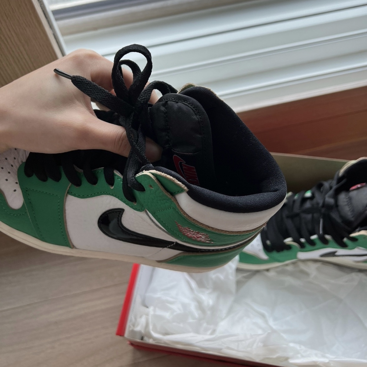 (W) Jordan 1 Retro High OG Lucky Green 착용 스타일 - 3