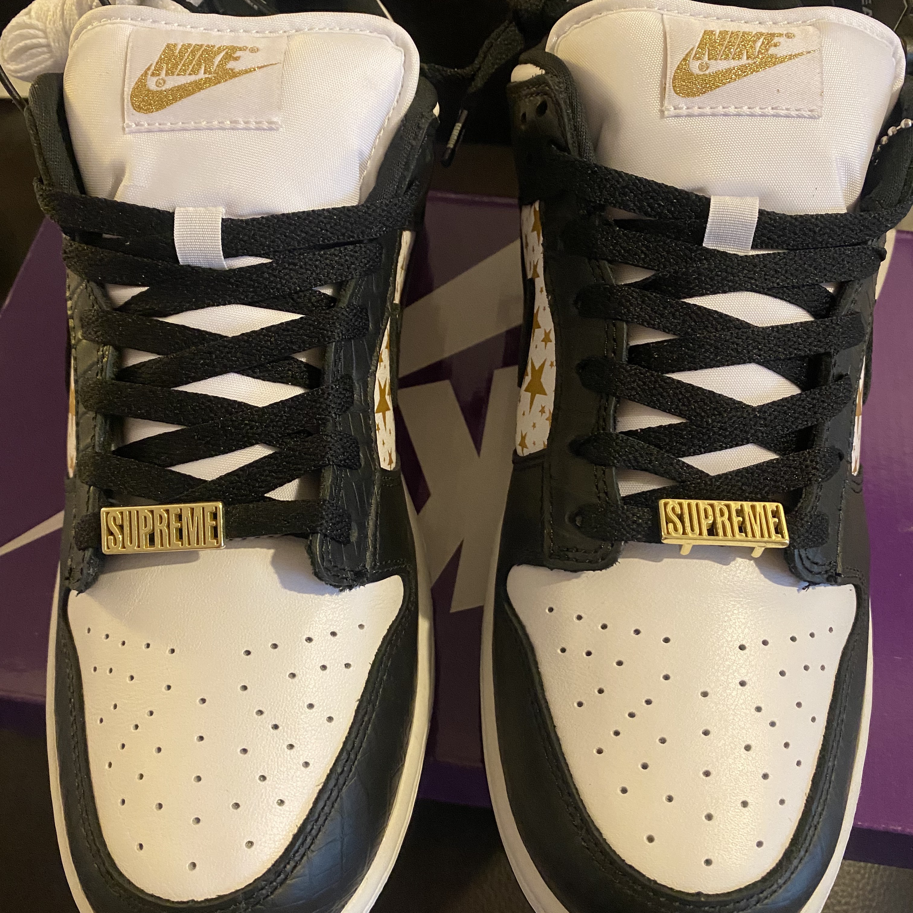 Nike x Supreme SB Dunk Low Black 착용 스타일 - 4