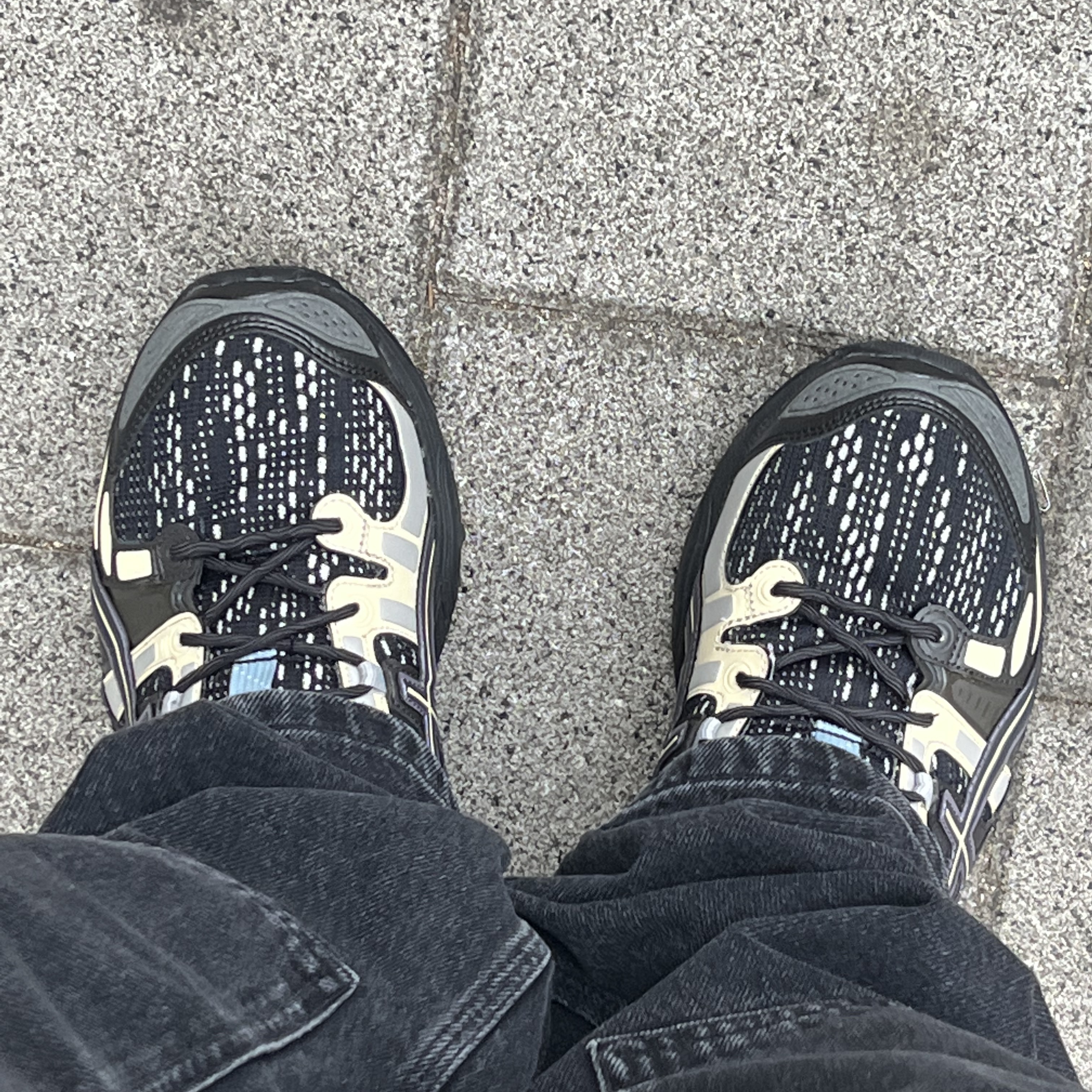 Asics UB5-S Gel-Nimbus 9 Black Gunmetal 착용 스타일