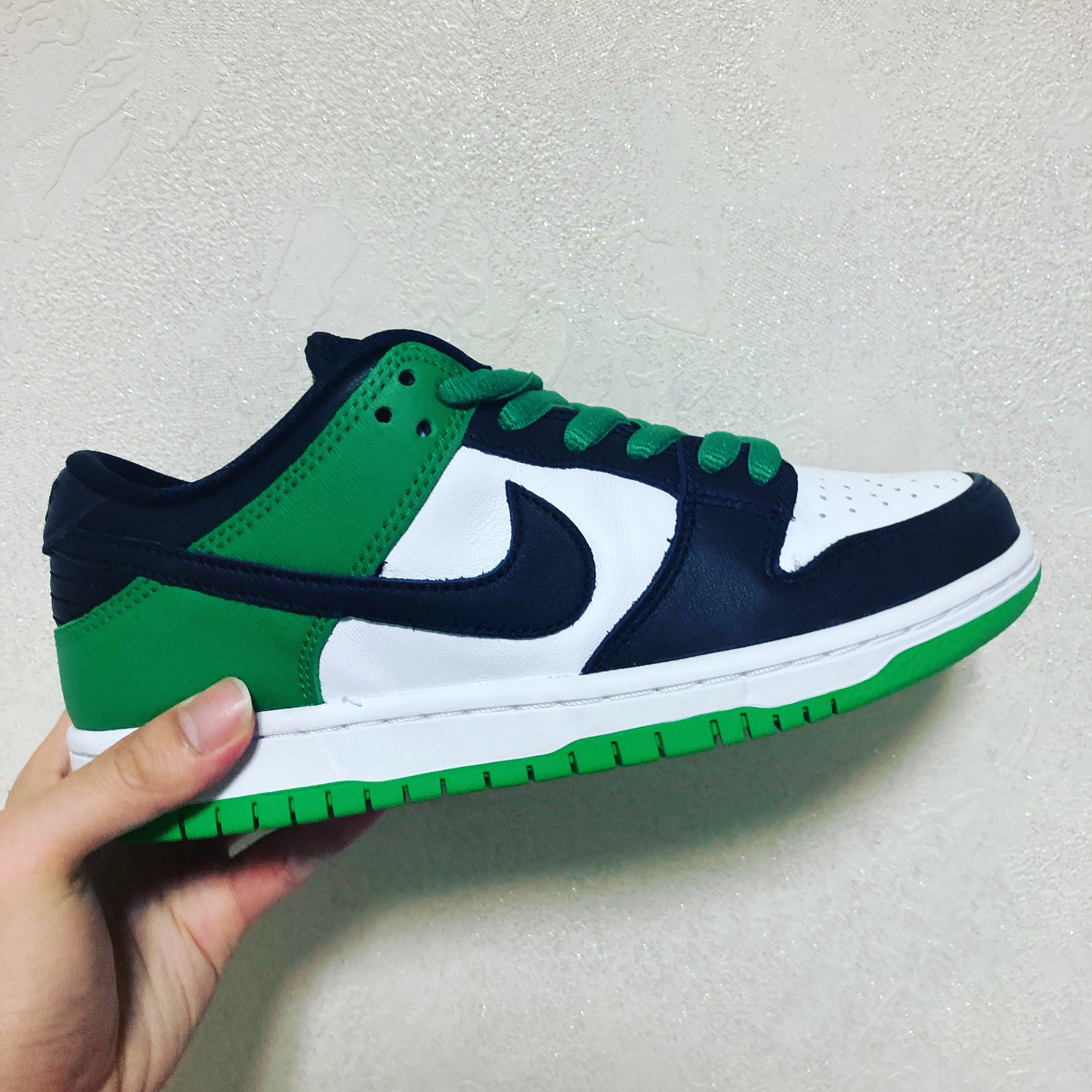 Nike SB Dunk Low Pro Black and Classic Green 착용 스타일