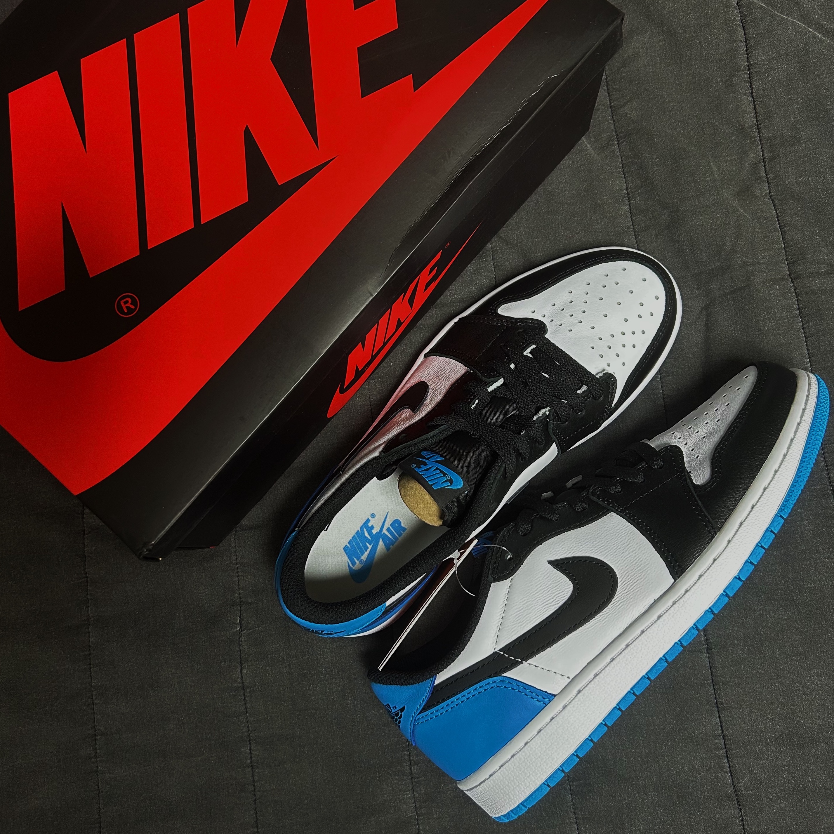 Jordan 1 Retro Low OG Black and Dark Powder Blue 착용 스타일