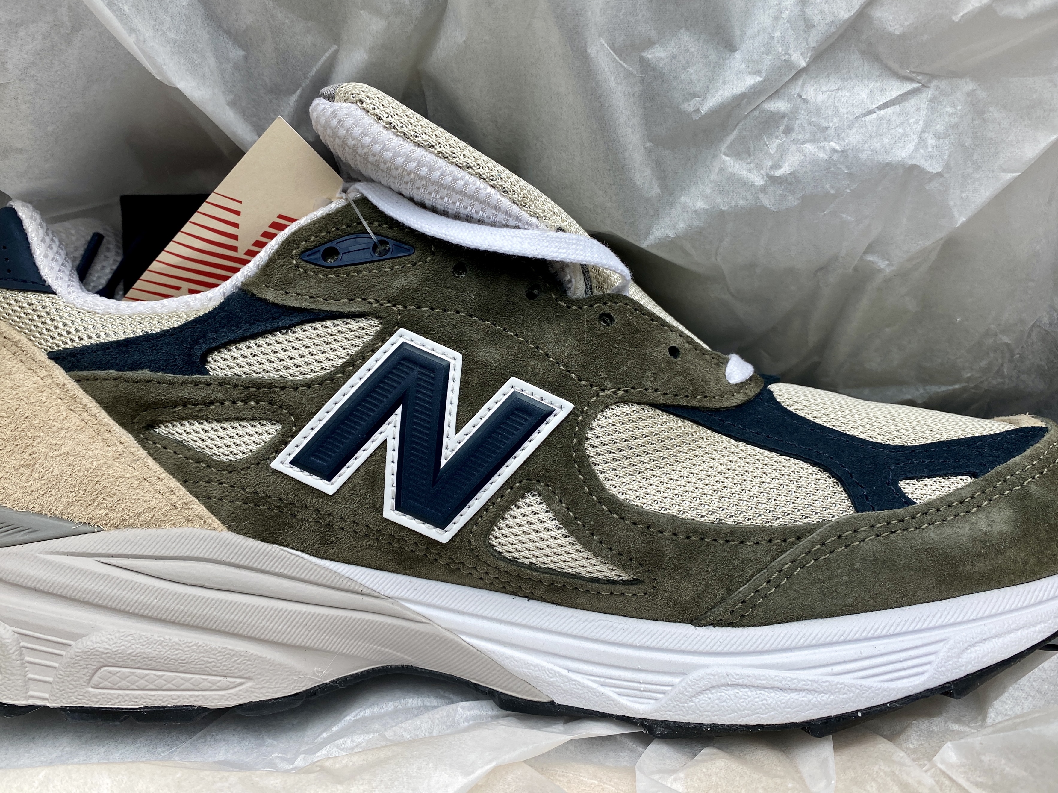 New Balance 990v3 Made in USA Olive 착용 스타일 - 5
