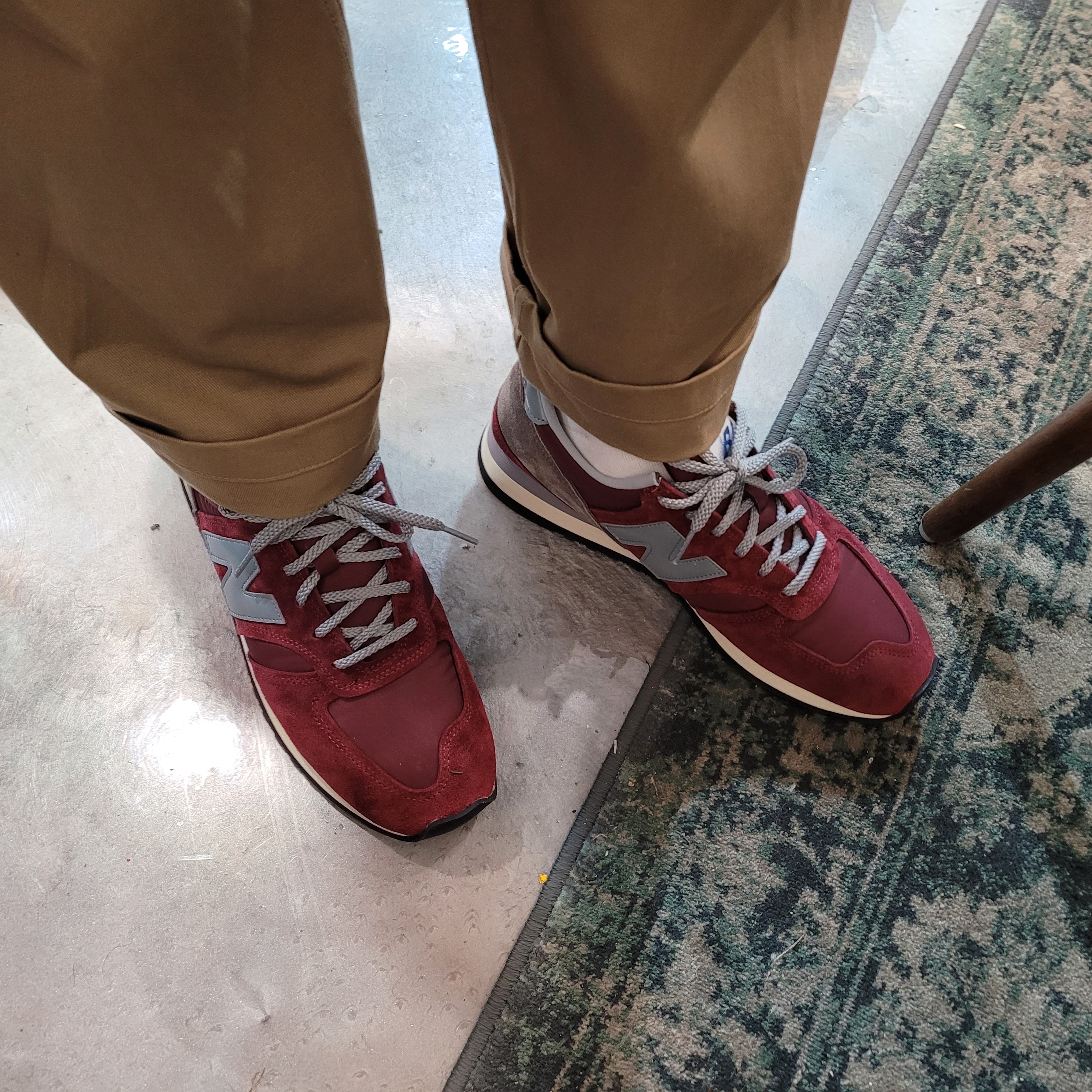 New Balance 730 Made in UK 40th Anniversary Burgundy 착용 스타일 - 2