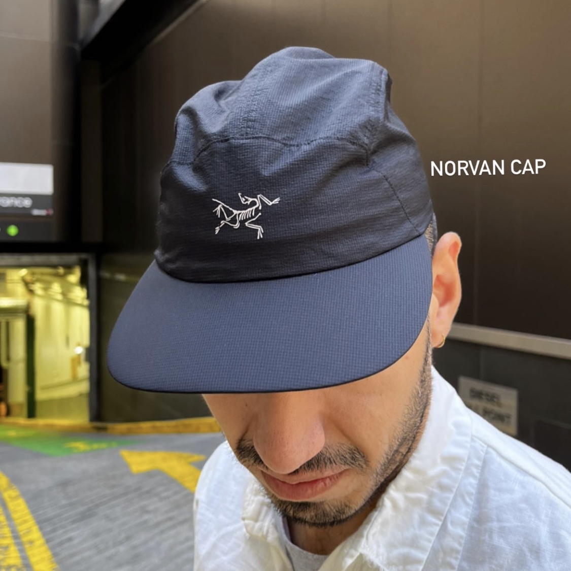 Arc'teryx Norvan Cap Black 착용 스타일