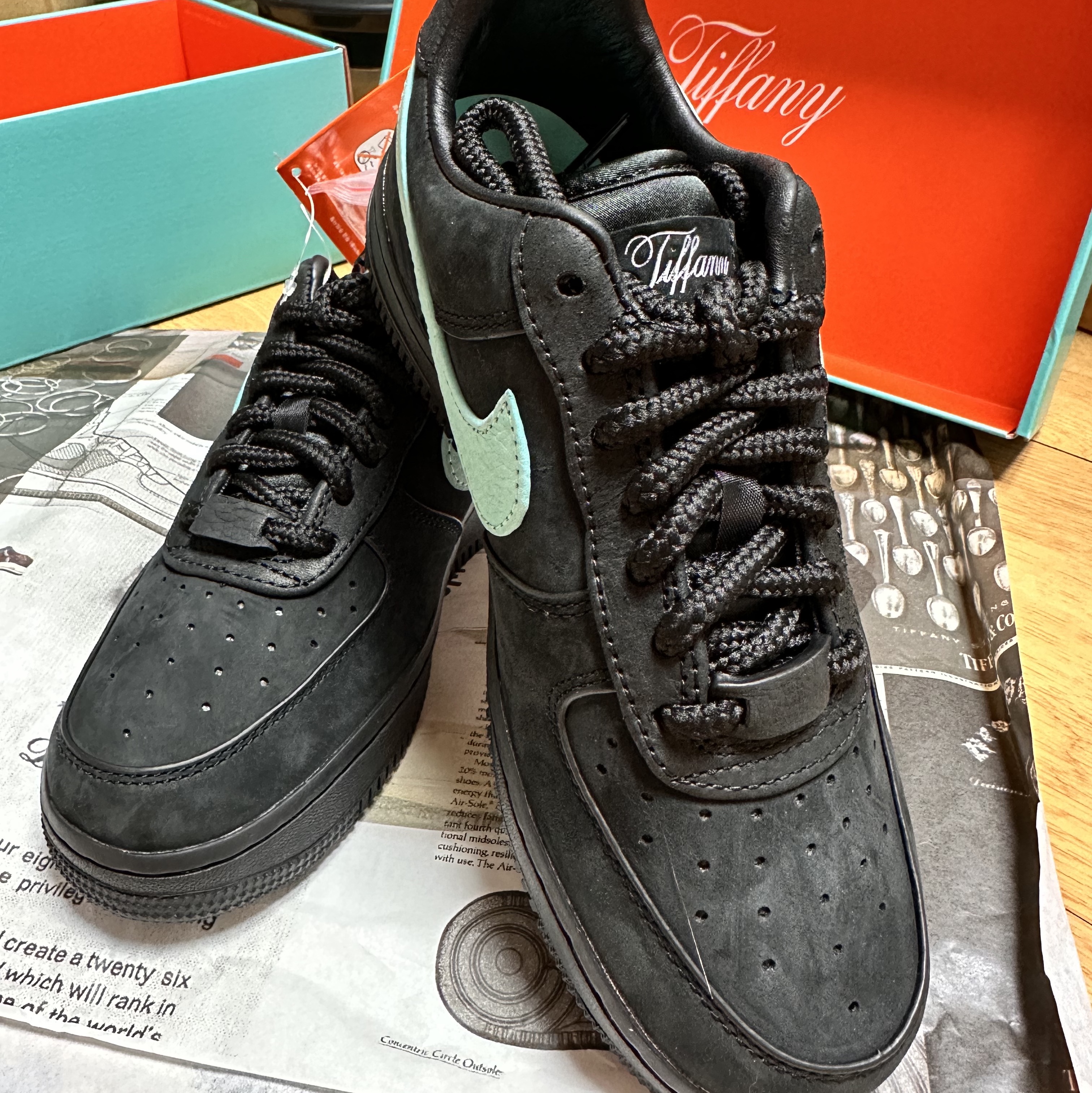 Nike x Tiffany & Co. Air Force 1 Low SP 1837 착용 스타일 - 3