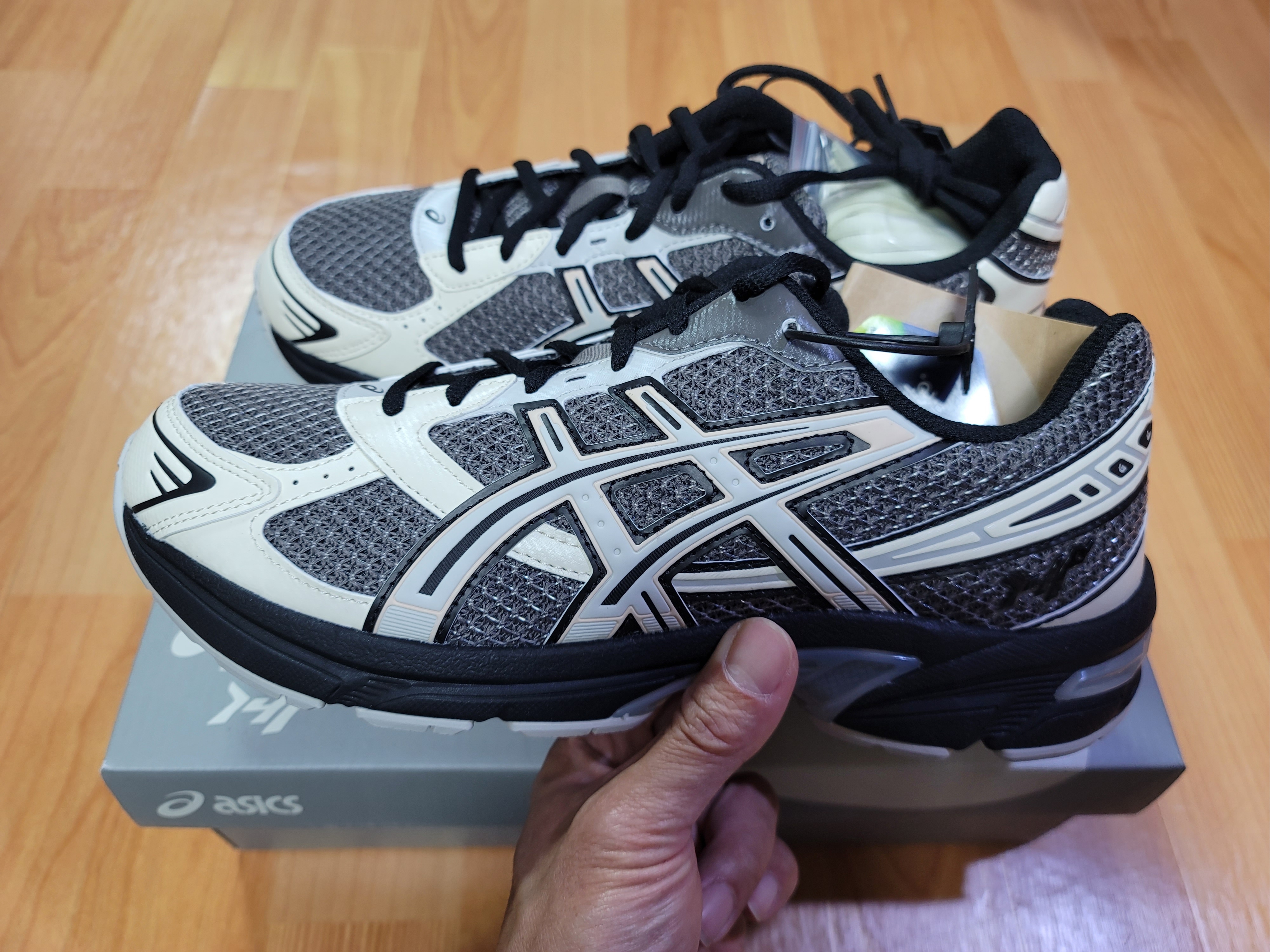 Asics x I4P Gel-1130 Mink Glacier Grey 착용 스타일 - 1
