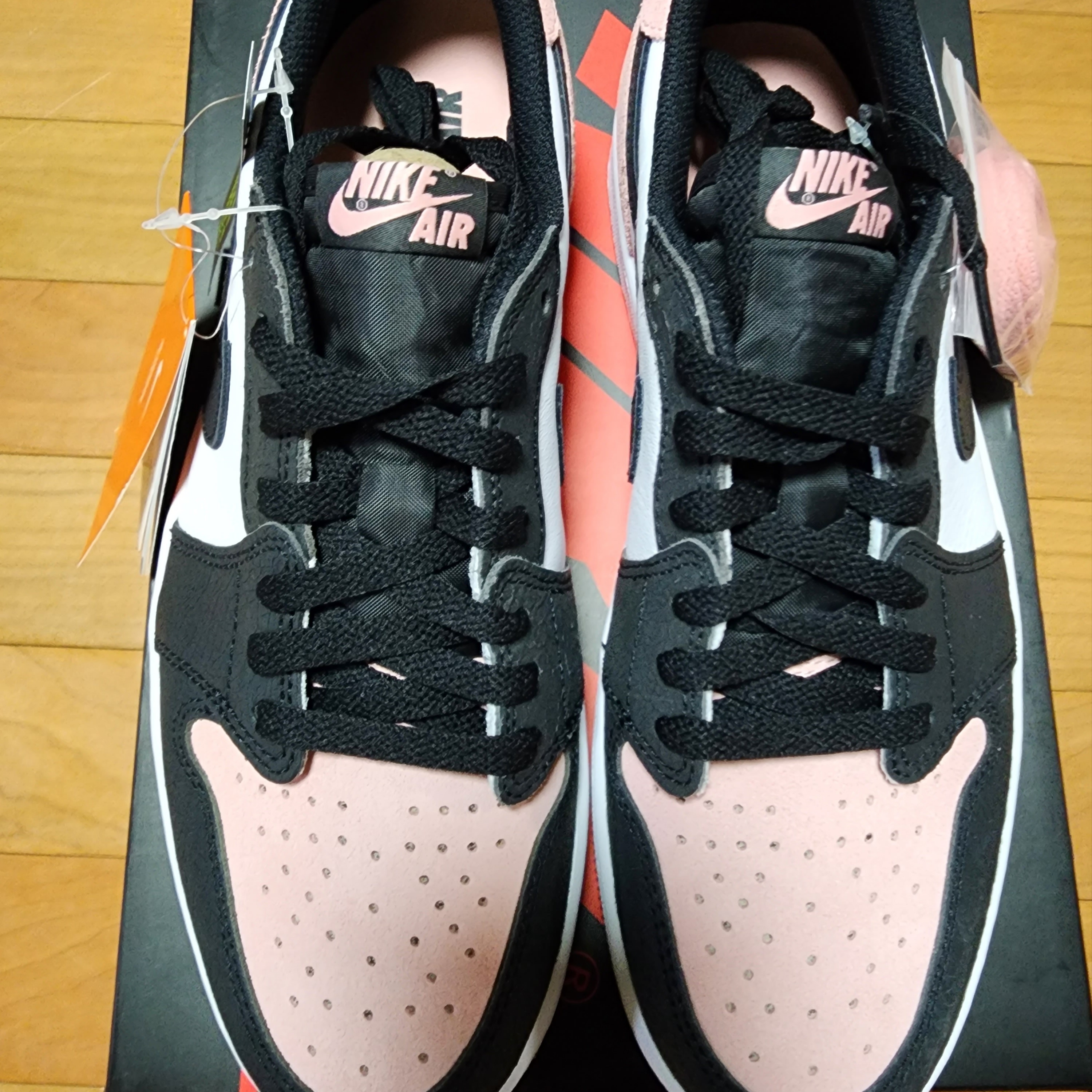 Jordan 1 Retro Low OG Bleached Coral 착용 스타일 - 3
