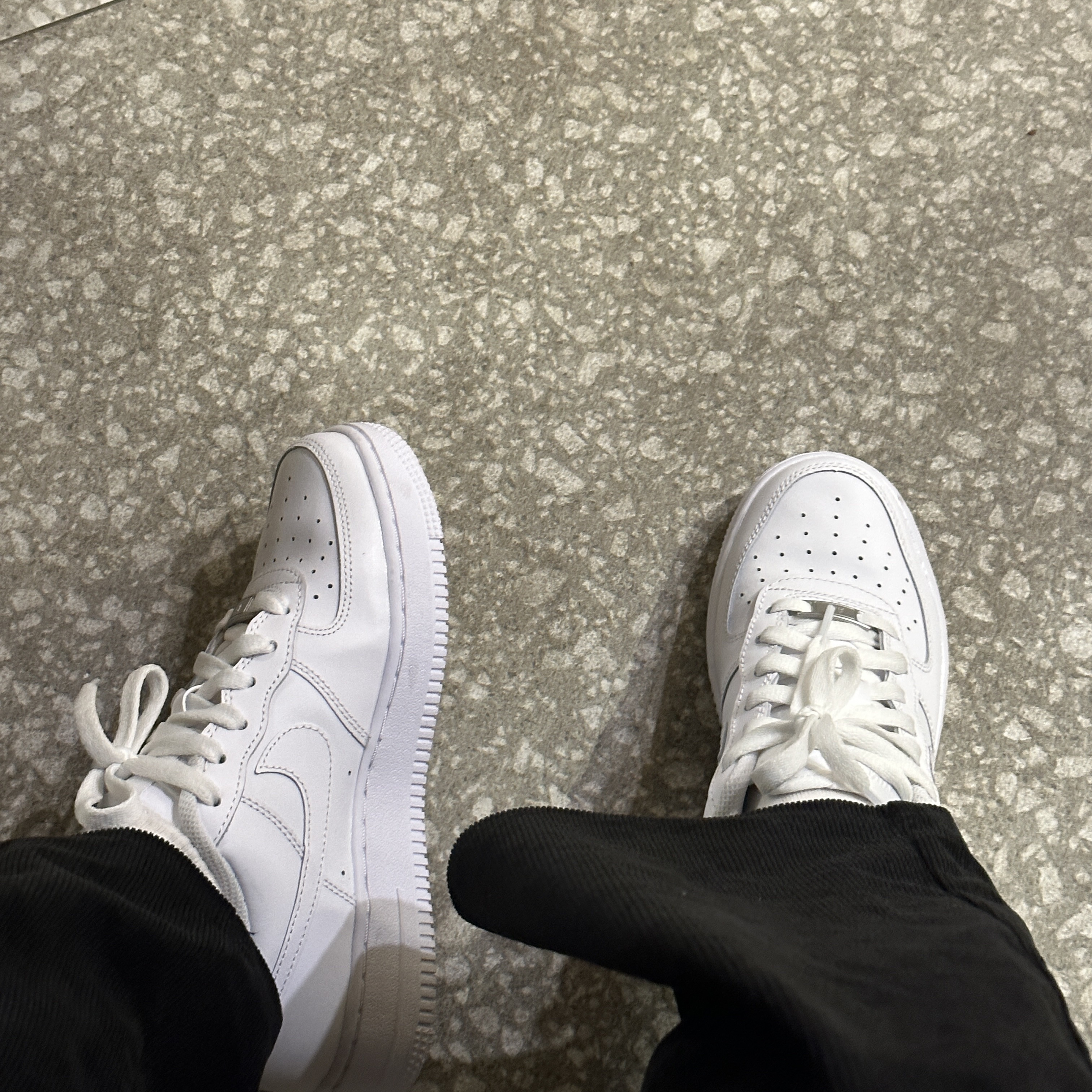 (GS) Nike Air Force 1 LE White 착용 스타일
