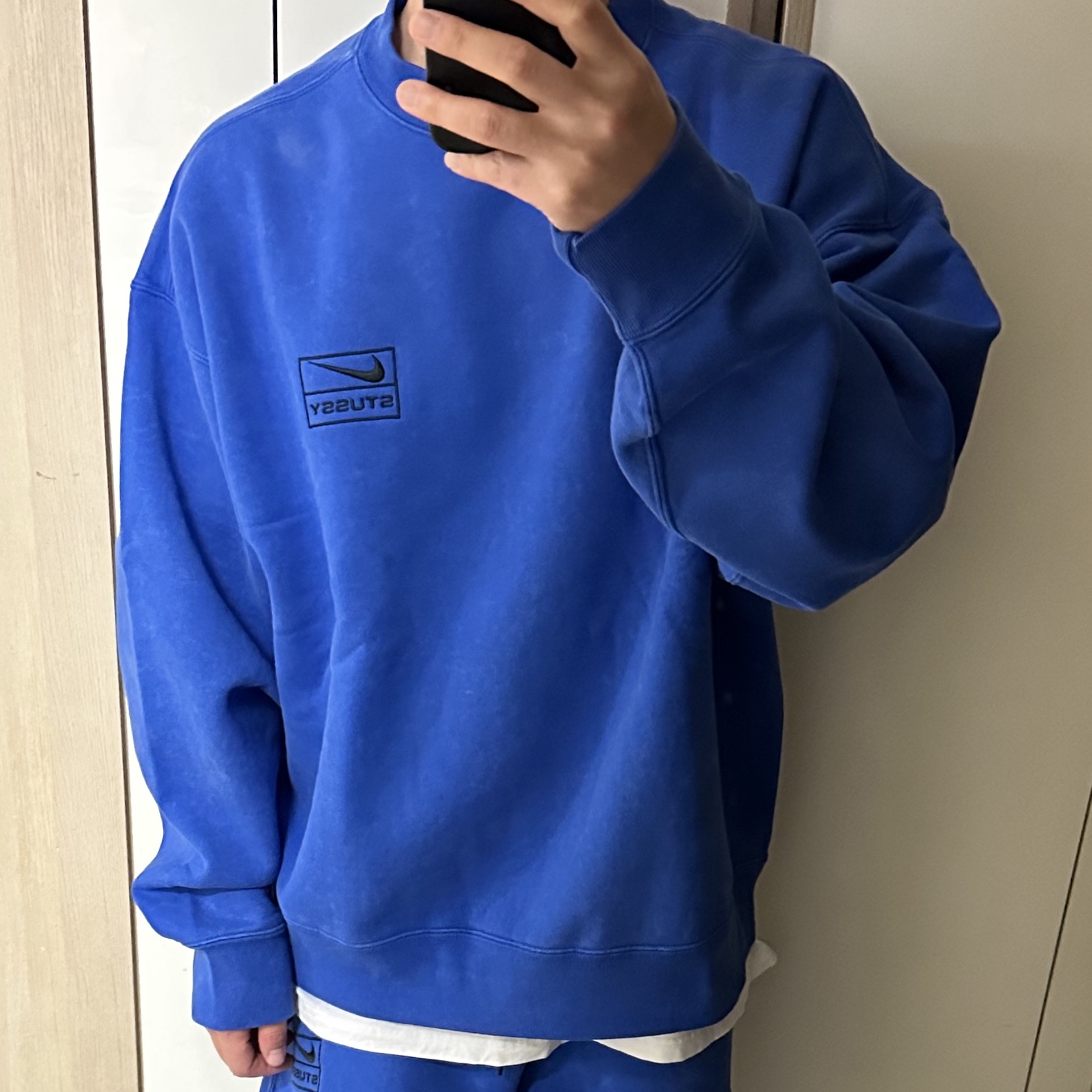 Nike x Stussy NRG Acid Washed Crewneck Game Royal (DR4024-480), Nike x Stussy NRG Acid Washed Fleece Pants Game Royal (DR4025-480) 착용 스타일 - 2